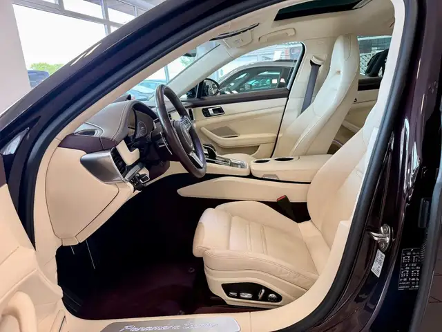Porsche Panamera view 9