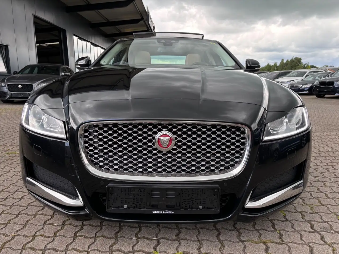Jaguar XF 2,0d aut. Dach-Leder Xenon-Eur6-Kamera Negro - 2