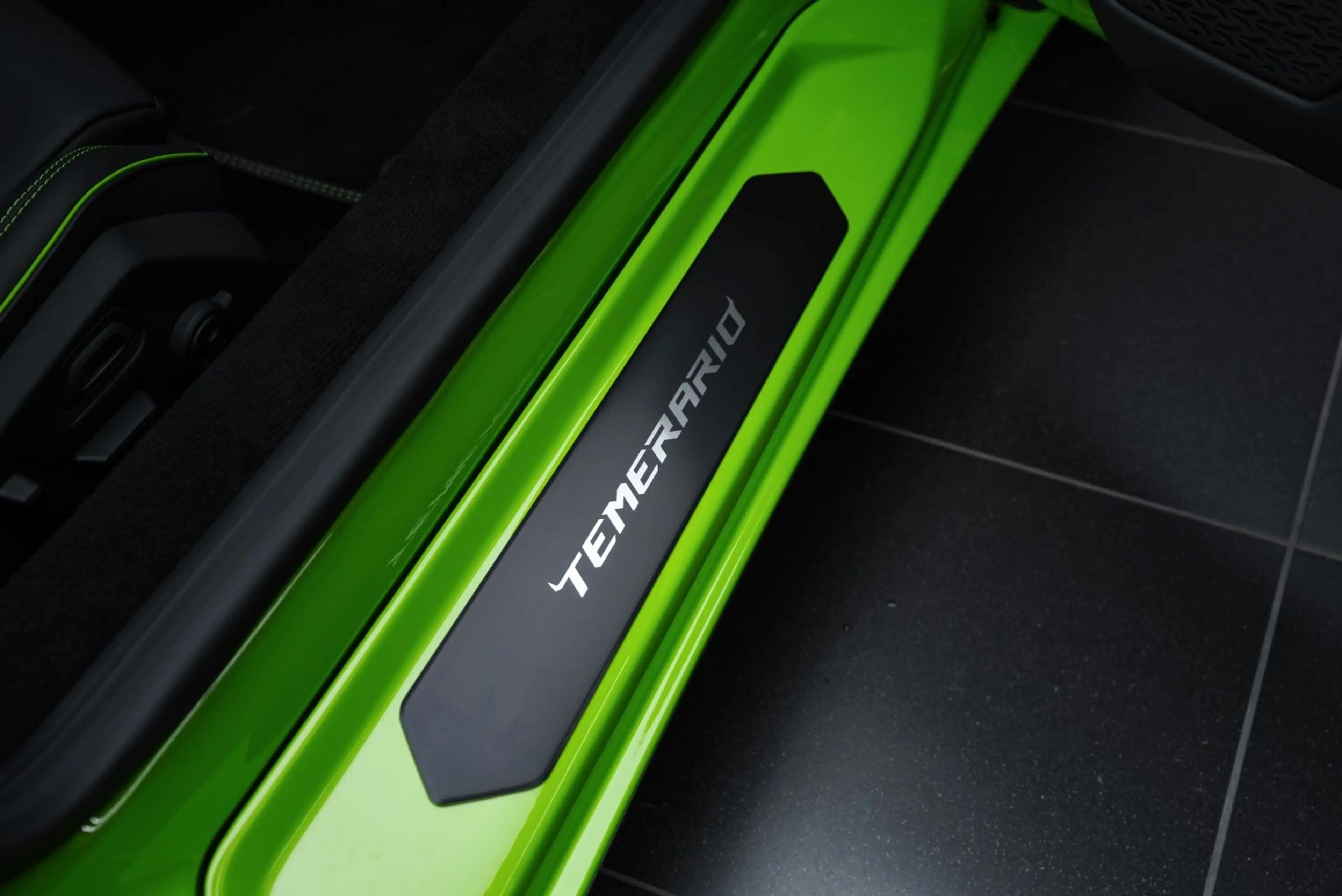 Lamborghini Temerario CARBON/LIFT/STYLE PACK/PASSENGER DISP. — photo 8