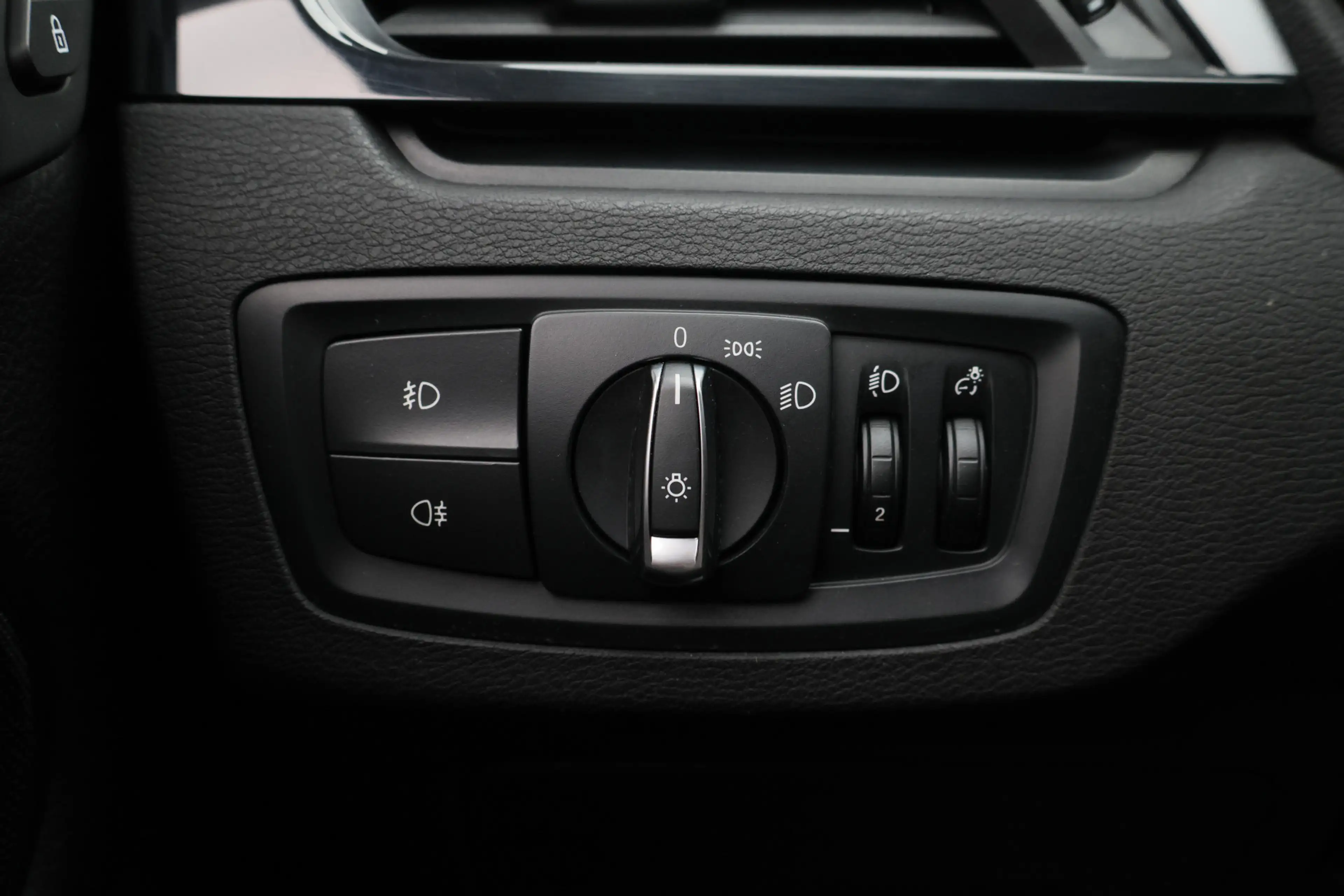 BMW X1 sDrive16d High Executive — photo 26