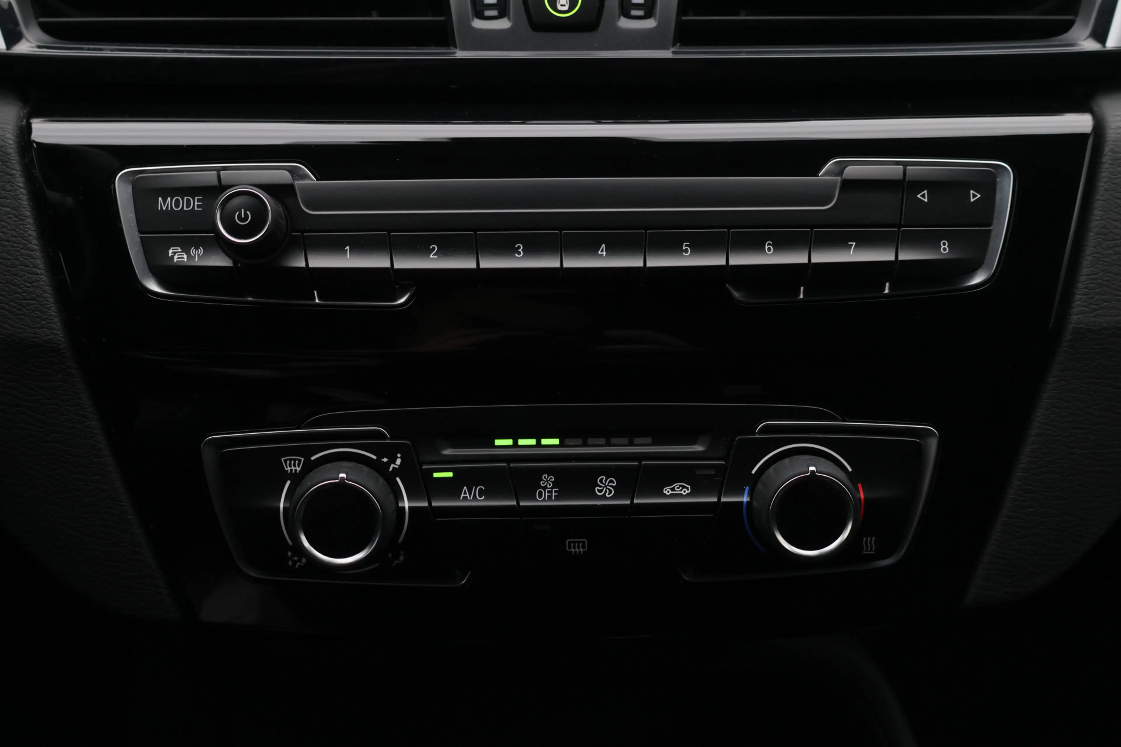 BMW X1 sDrive16d High Executive — photo 32