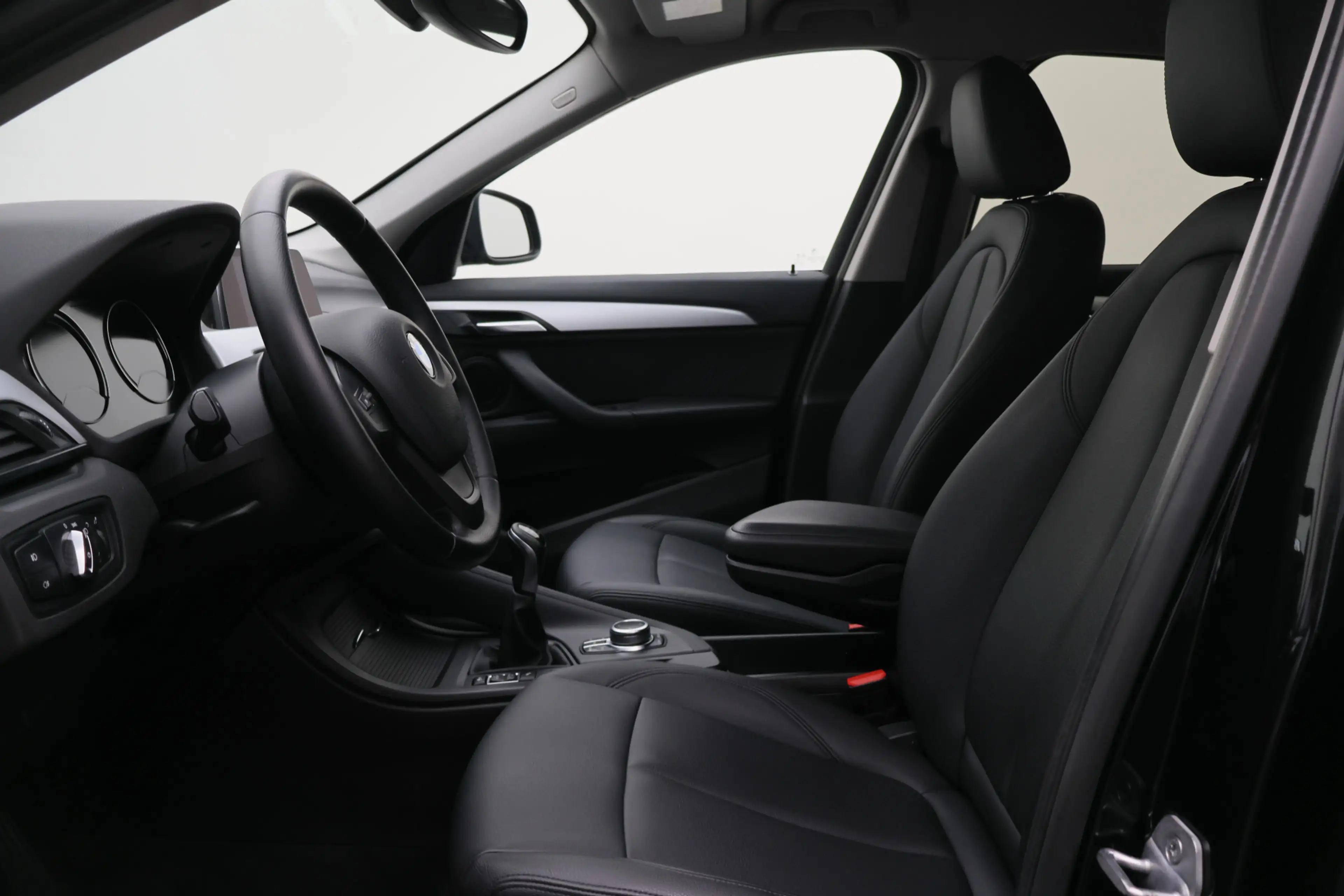 BMW X1 sDrive16d High Executive — photo 10