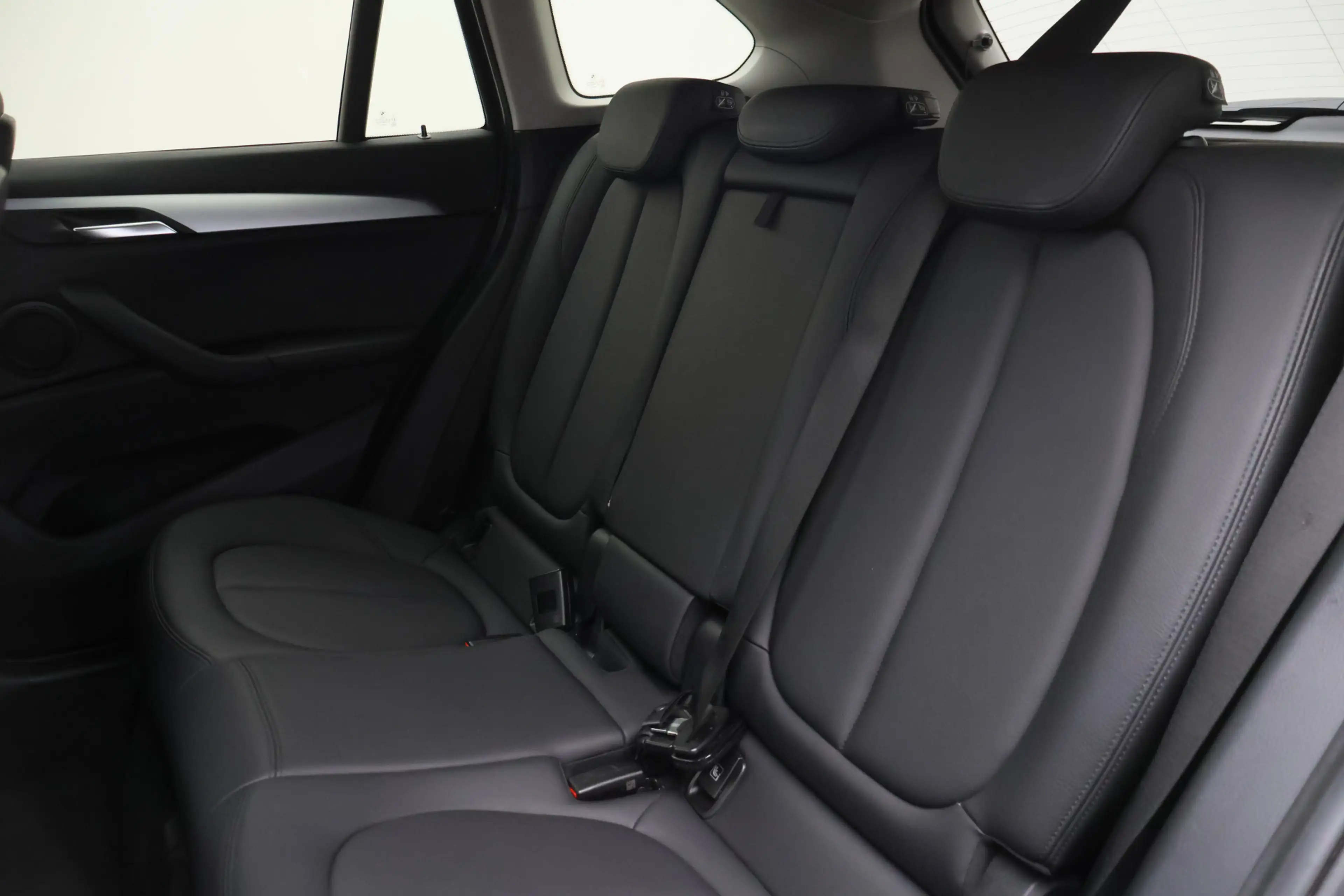 BMW X1 sDrive16d High Executive — photo 12