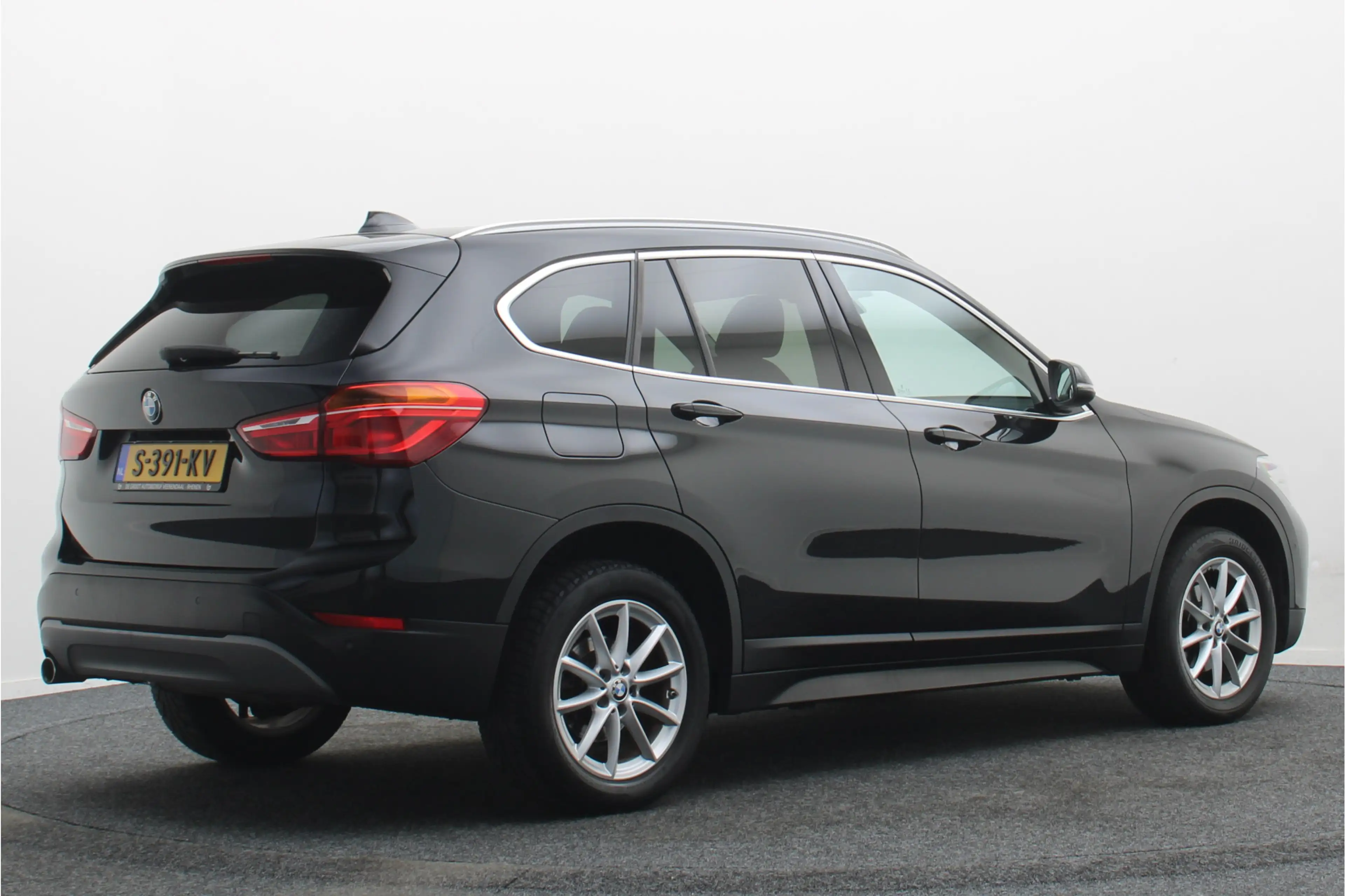 BMW X1 sDrive16d High Executive — photo 18