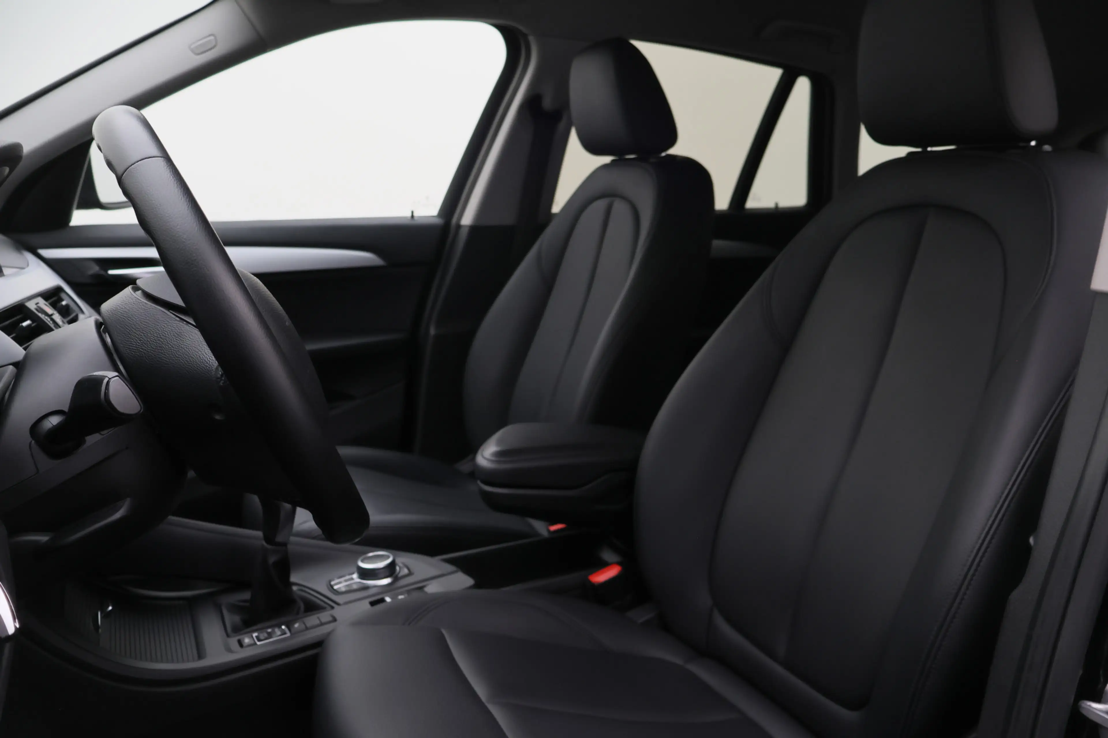 BMW X1 sDrive16d High Executive — photo 9