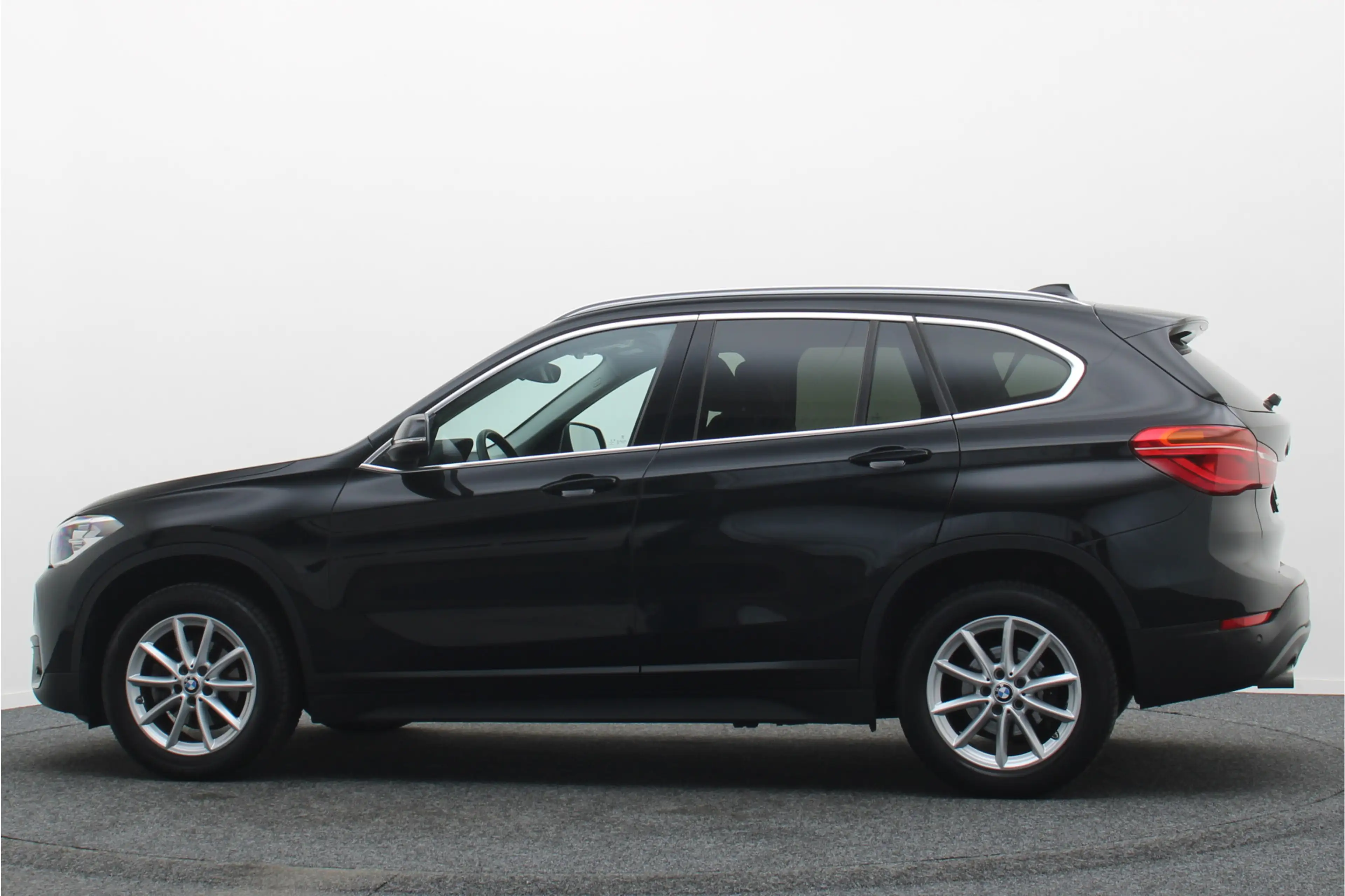BMW X1 sDrive16d High Executive — photo 15