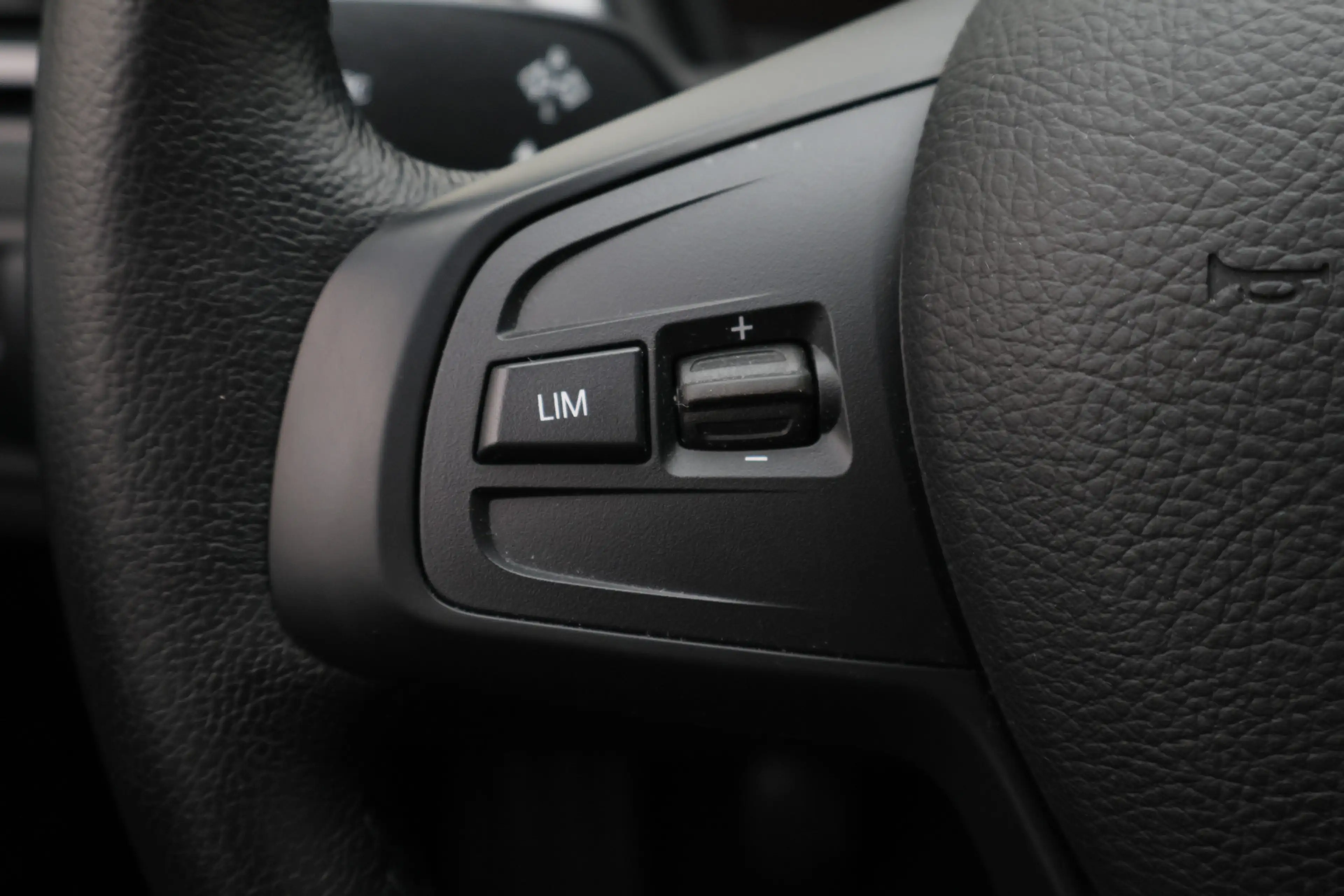 BMW X1 sDrive16d High Executive — photo 28