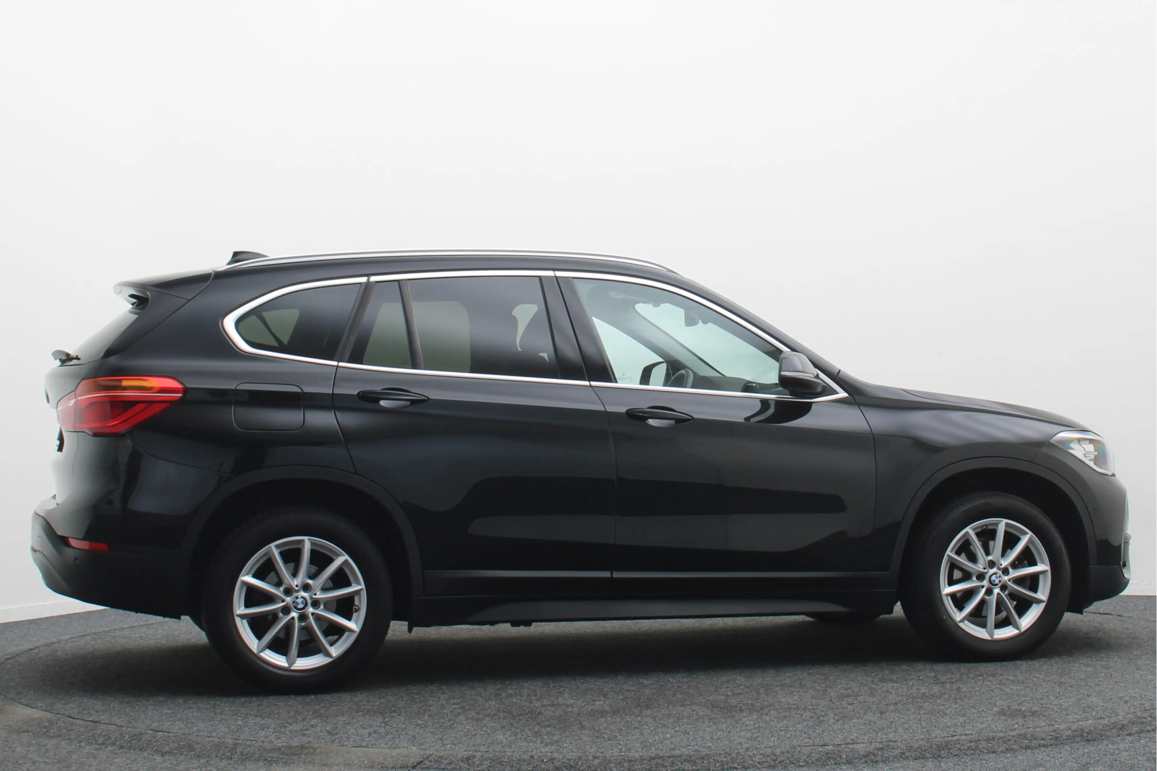 BMW X1 sDrive16d High Executive — photo 8