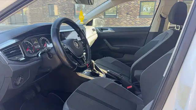 Volkswagen Polo view 8