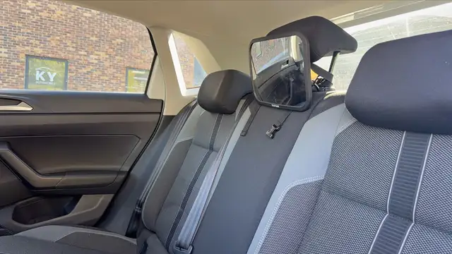 Volkswagen Polo view 9