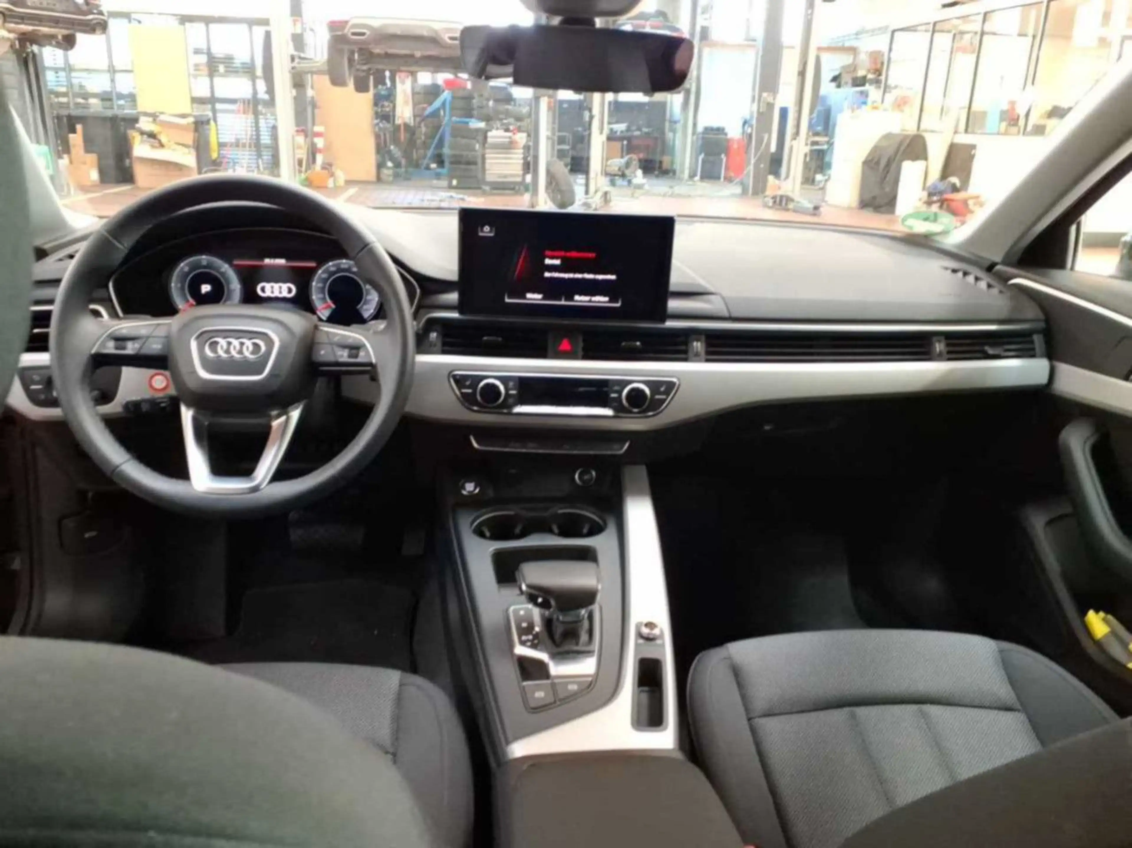 Audi A4 AVANT 35 TDI S line/AHK/ACC/KEYLESS/NAVI/PANO — photo 8