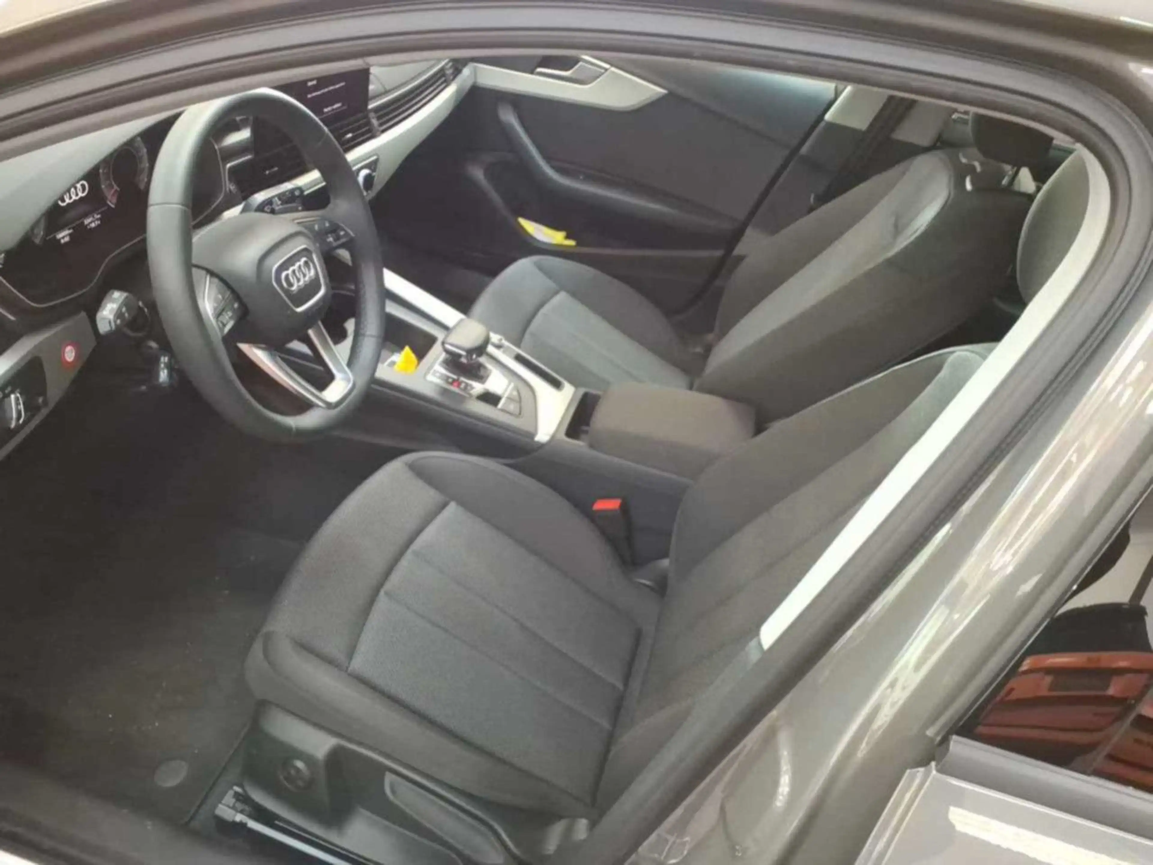 Audi A4 AVANT 35 TDI S line/AHK/ACC/KEYLESS/NAVI/PANO — photo 6