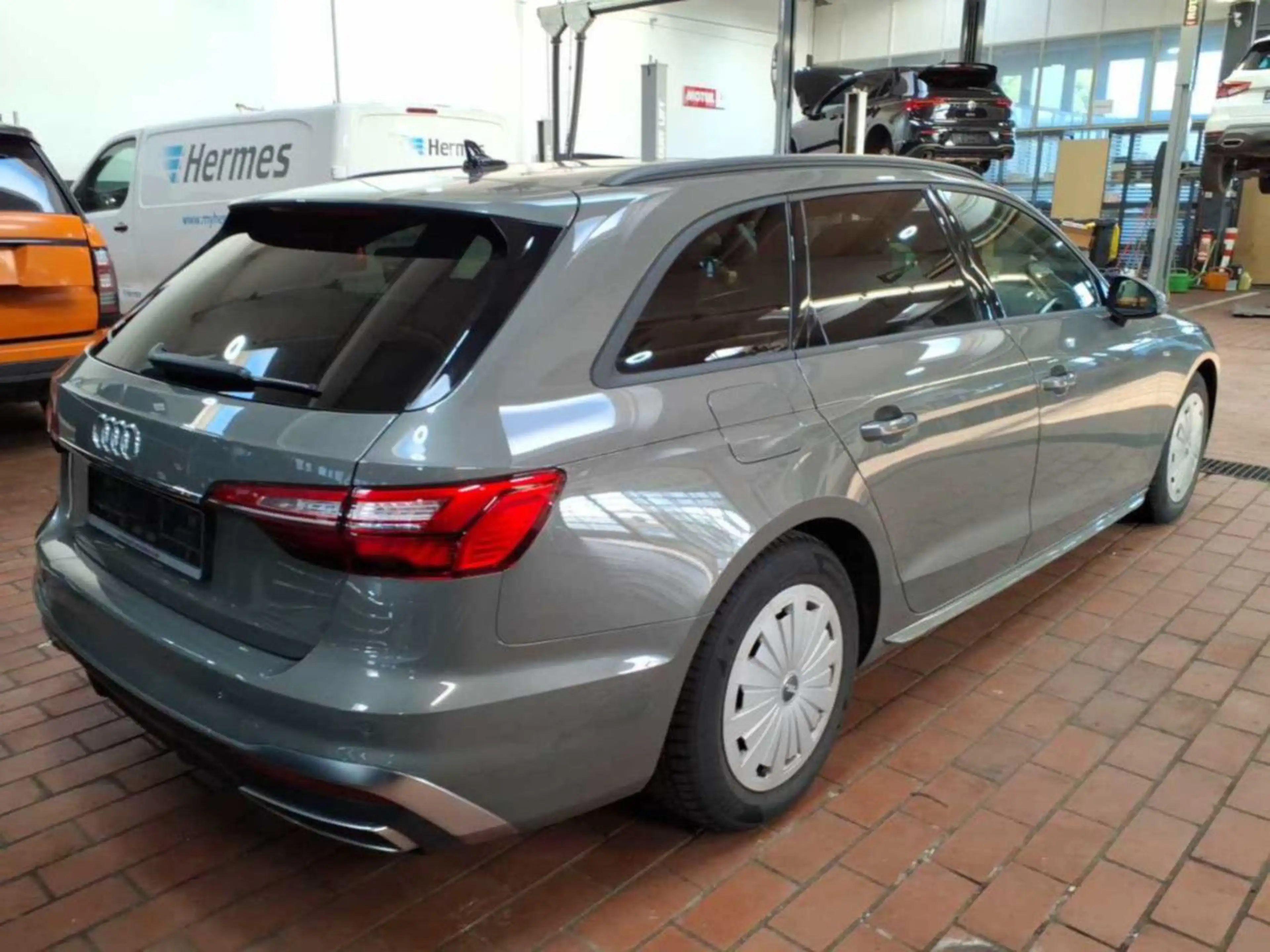Audi A4 AVANT 35 TDI S line/AHK/ACC/KEYLESS/NAVI/PANO — photo 3