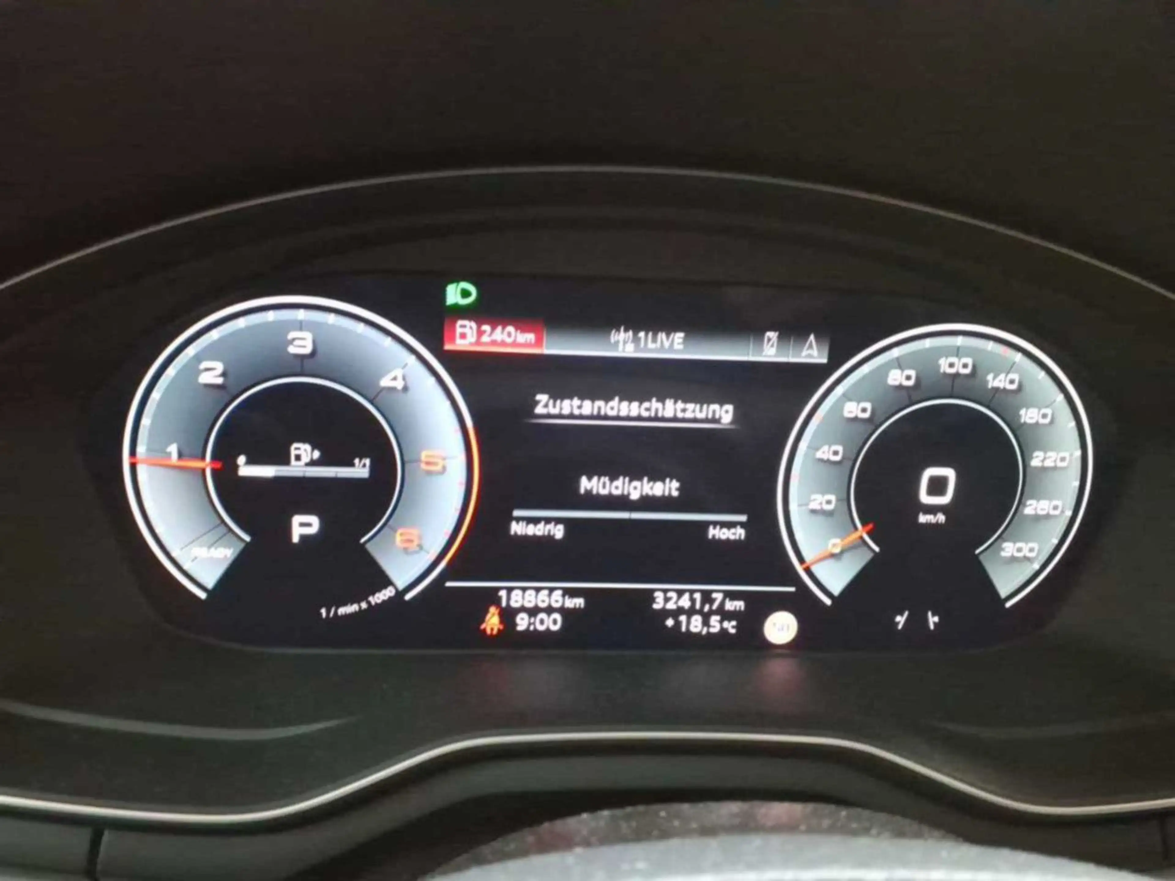 Audi A4 AVANT 35 TDI S line/AHK/ACC/KEYLESS/NAVI/PANO — photo 13