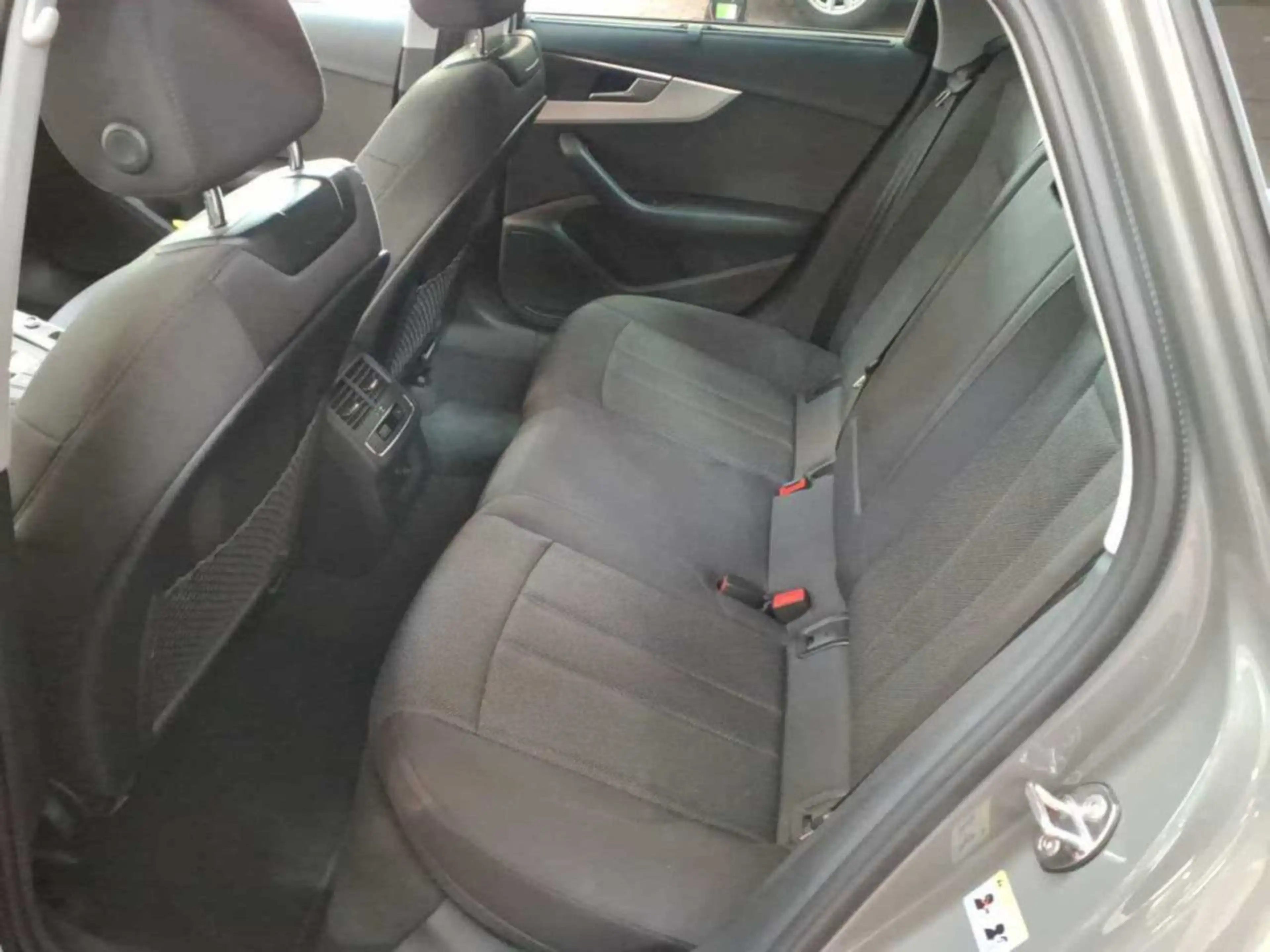 Audi A4 AVANT 35 TDI S line/AHK/ACC/KEYLESS/NAVI/PANO — photo 7