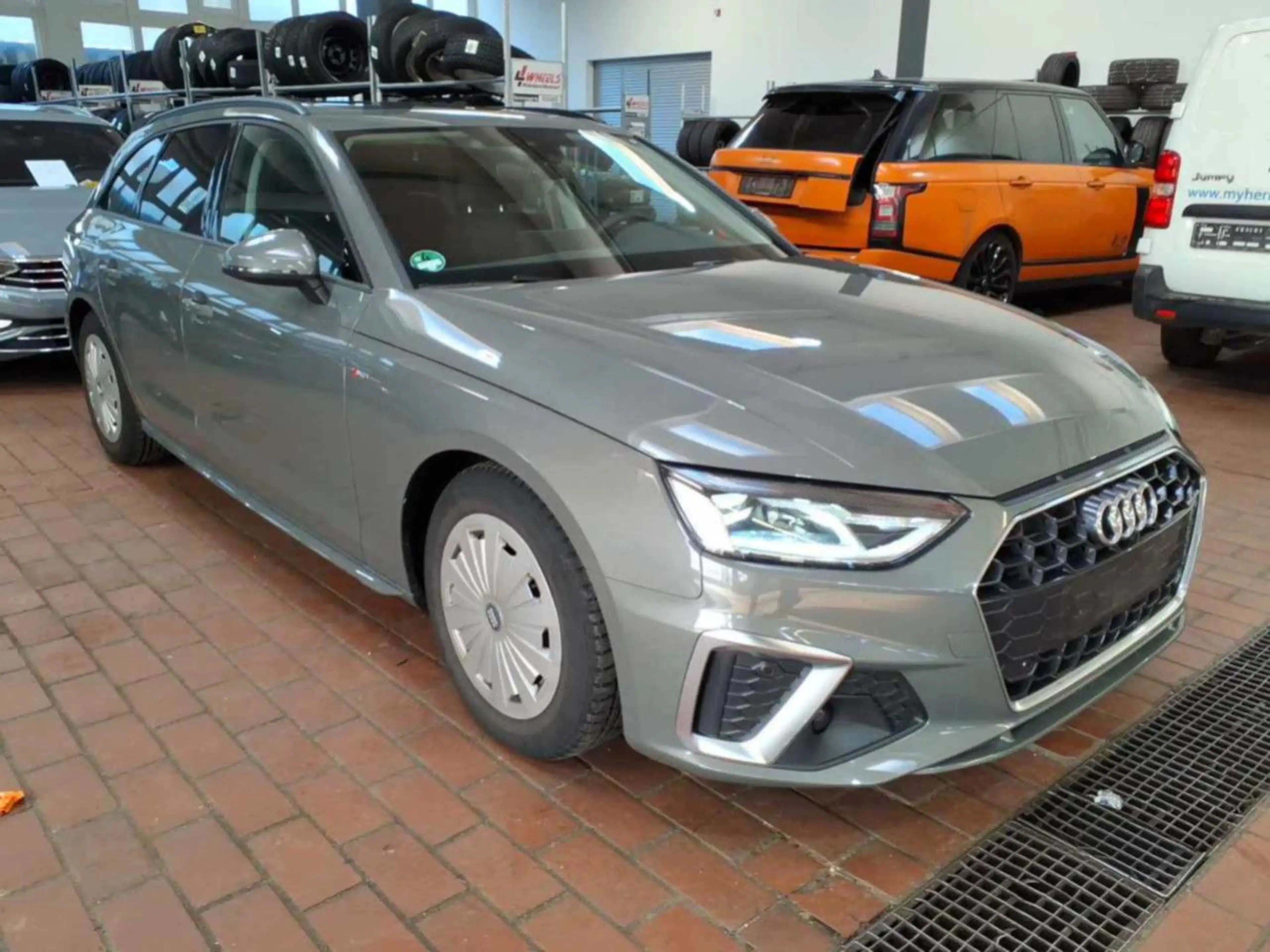 Audi A4 AVANT 35 TDI S line/AHK/ACC/KEYLESS/NAVI/PANO — photo 2
