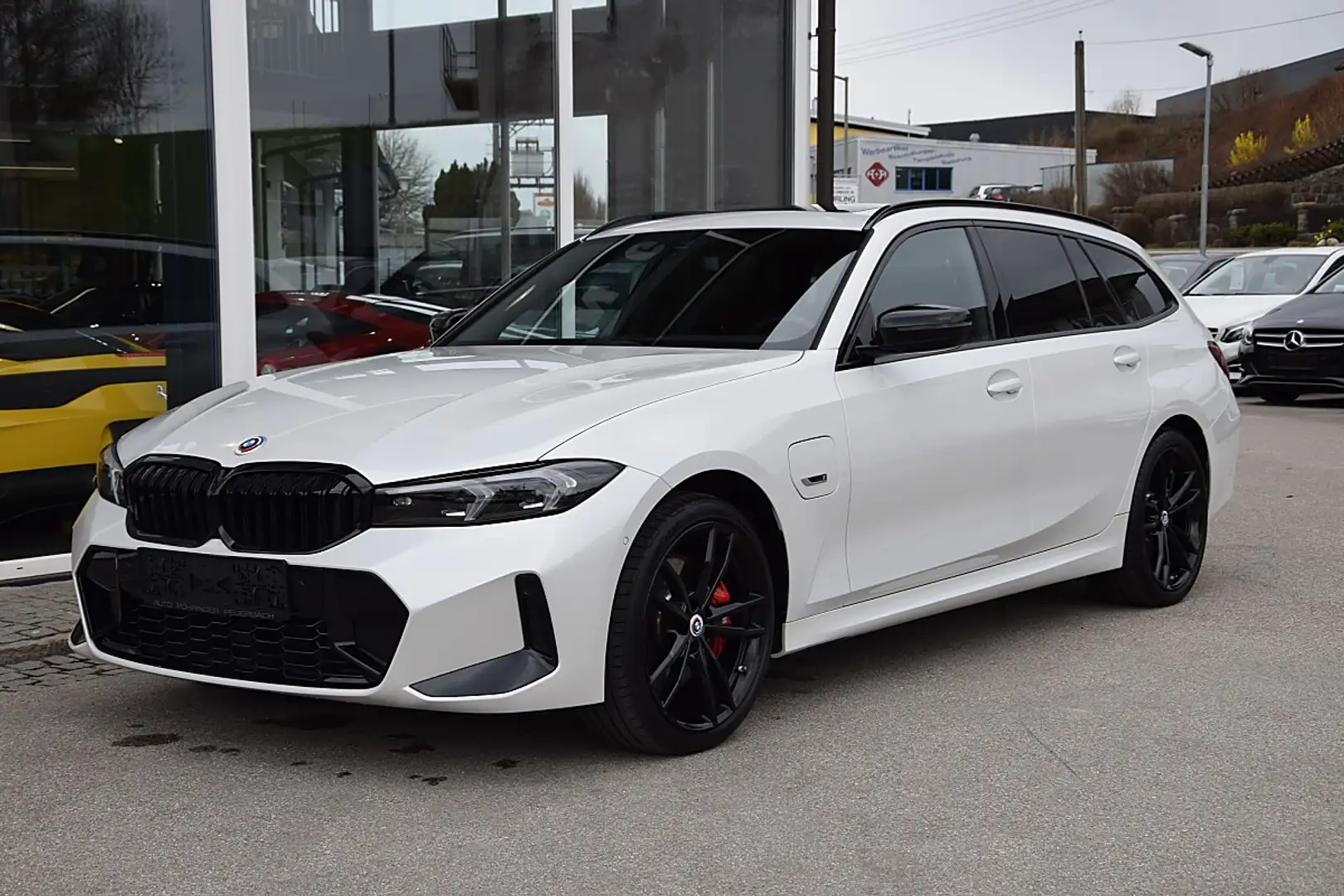 BMW 330 e PHEV xDrive Touring Aut. *M Sport*Panorama*AH... Weiß - 2