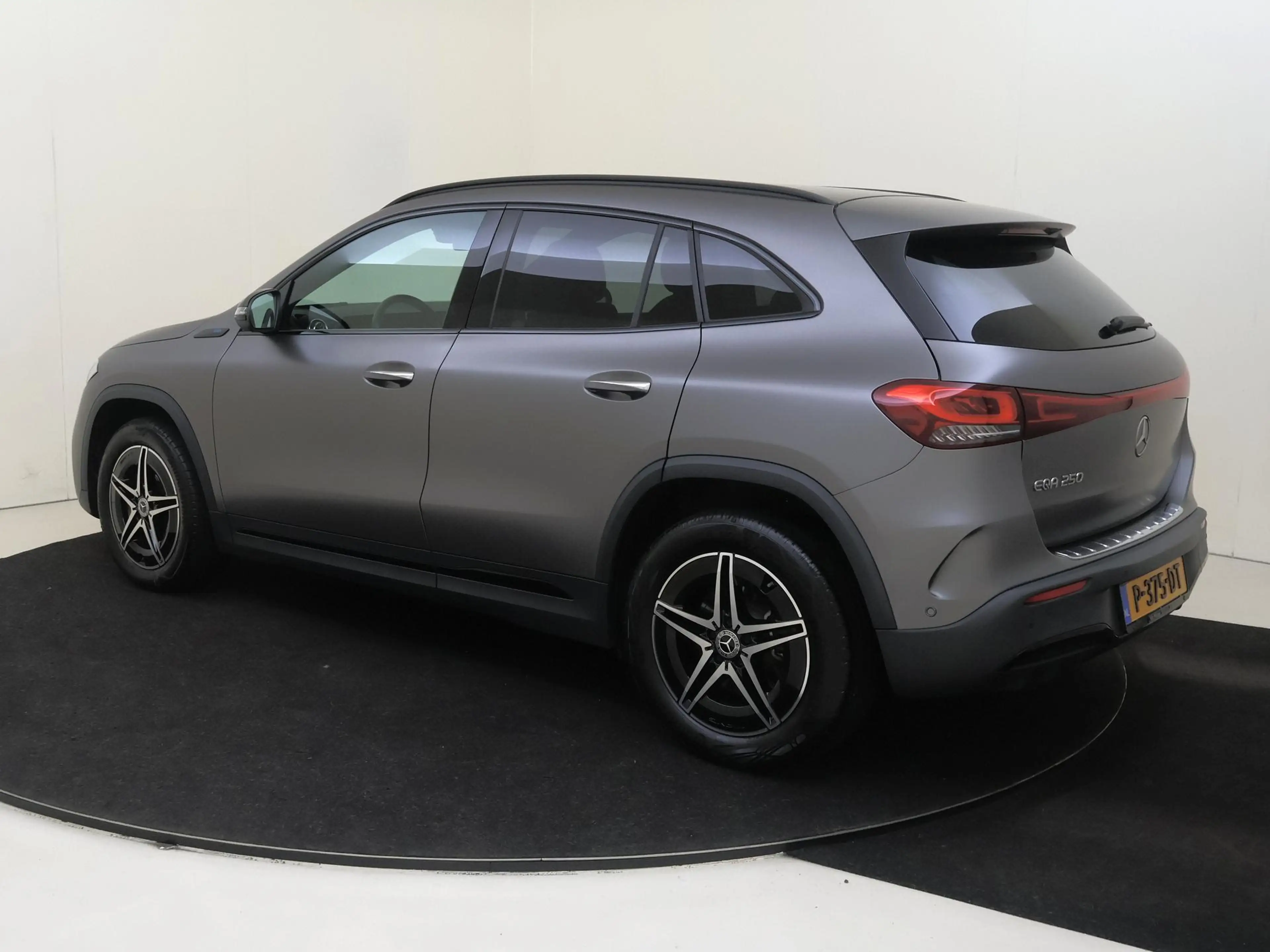 Mercedes-Benz EQA 250 Business Solution AMG 67 kWh / Memory-Stoelen / Ni — photo 3