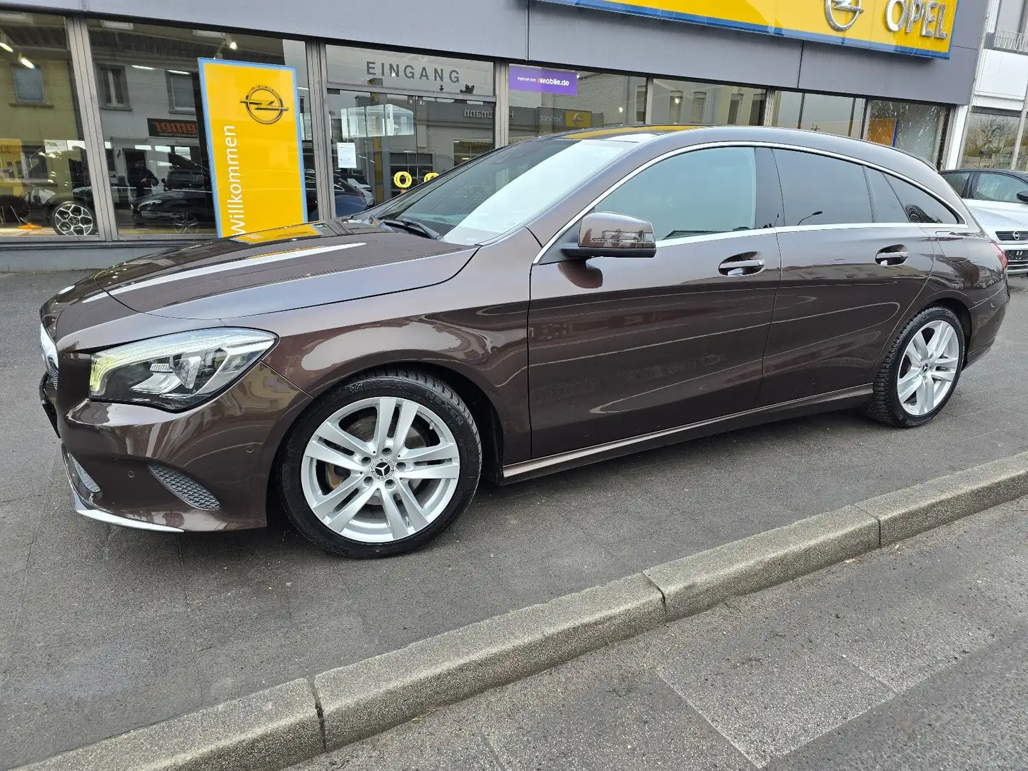 Mercedes-Benz CLA200 Shooting Brake Standheizung +GARANTIE+ Brun - 1