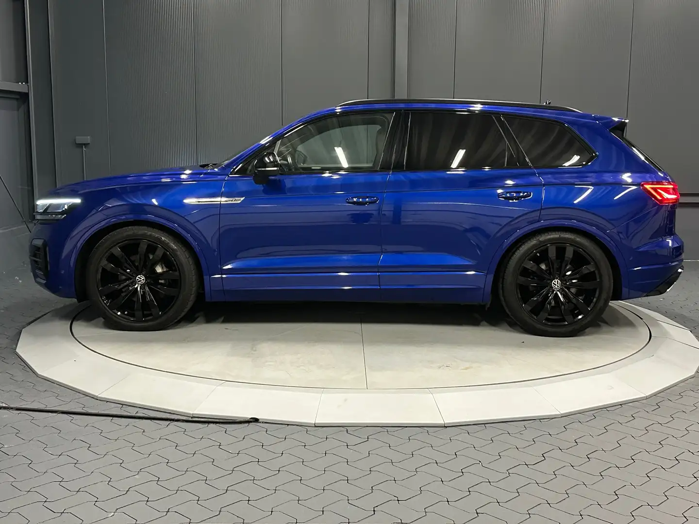 Volkswagen Touareg R-Line 4Mot.*Black Style*21Zoll*Nachtsicht*NP:103 Kék - 2