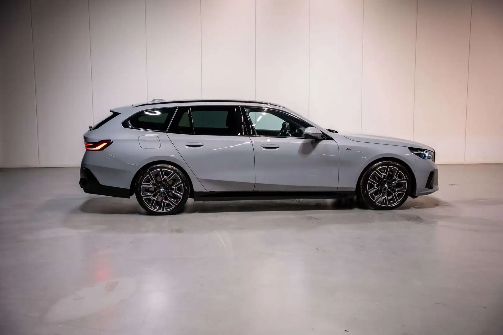 BMW 520 520d Touring / Automaat / NAVI / PANO / TREKHK / Gris - 2