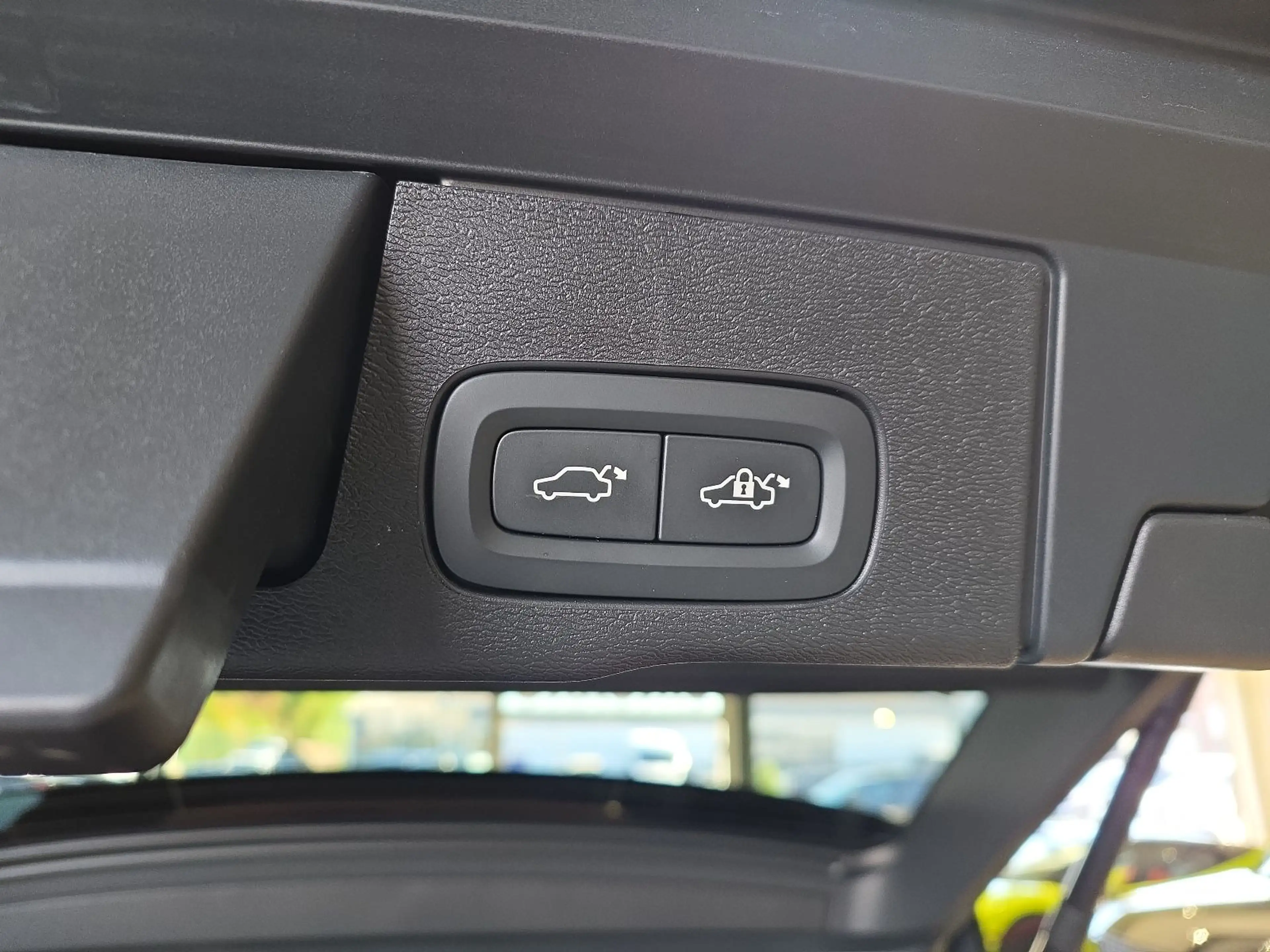 Volvo XC60 B5 Plus Black Edition AWD BLIS AHK Nappa — photo 16