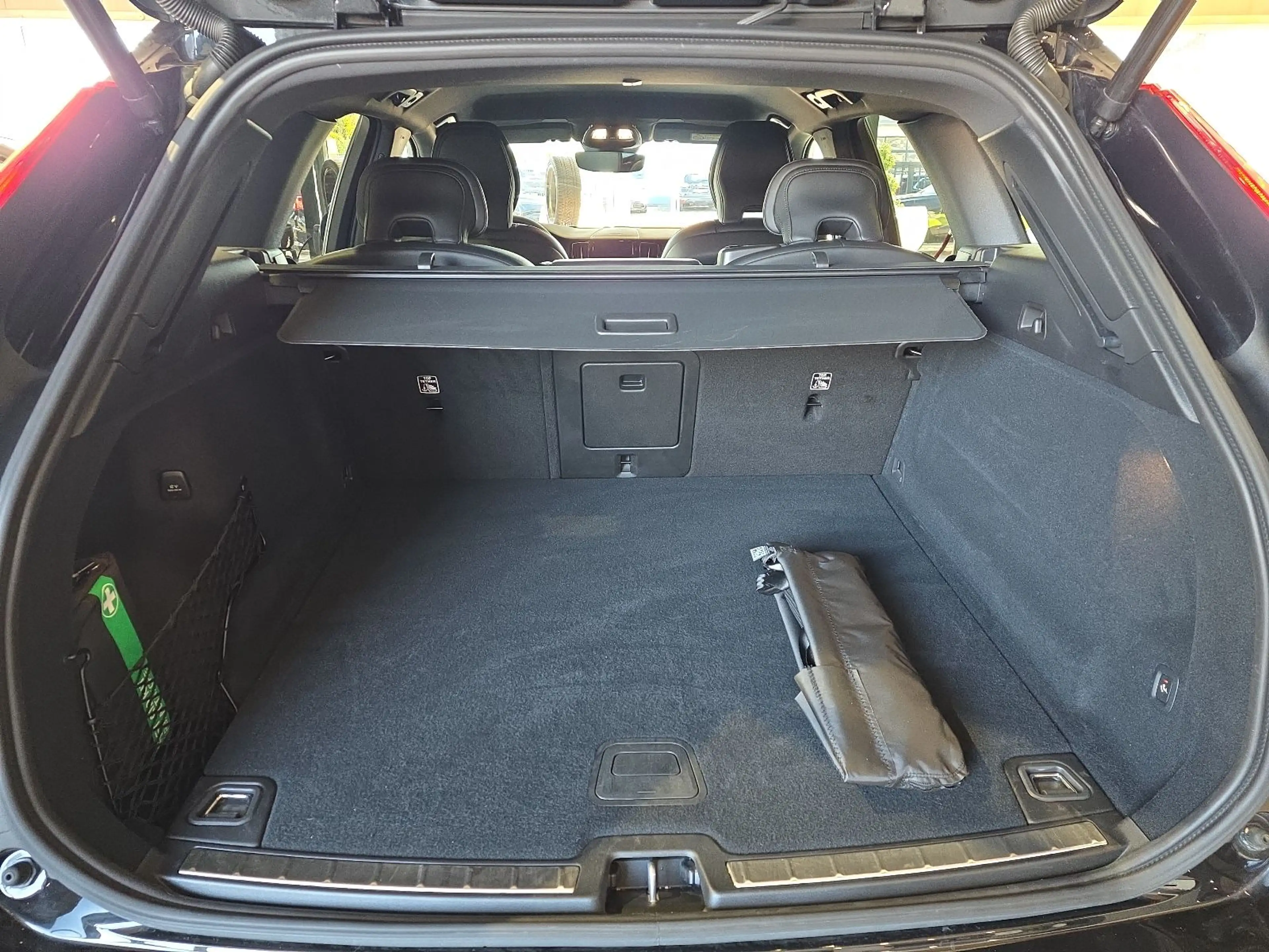 Volvo XC60 B5 Plus Black Edition AWD BLIS AHK Nappa — photo 14