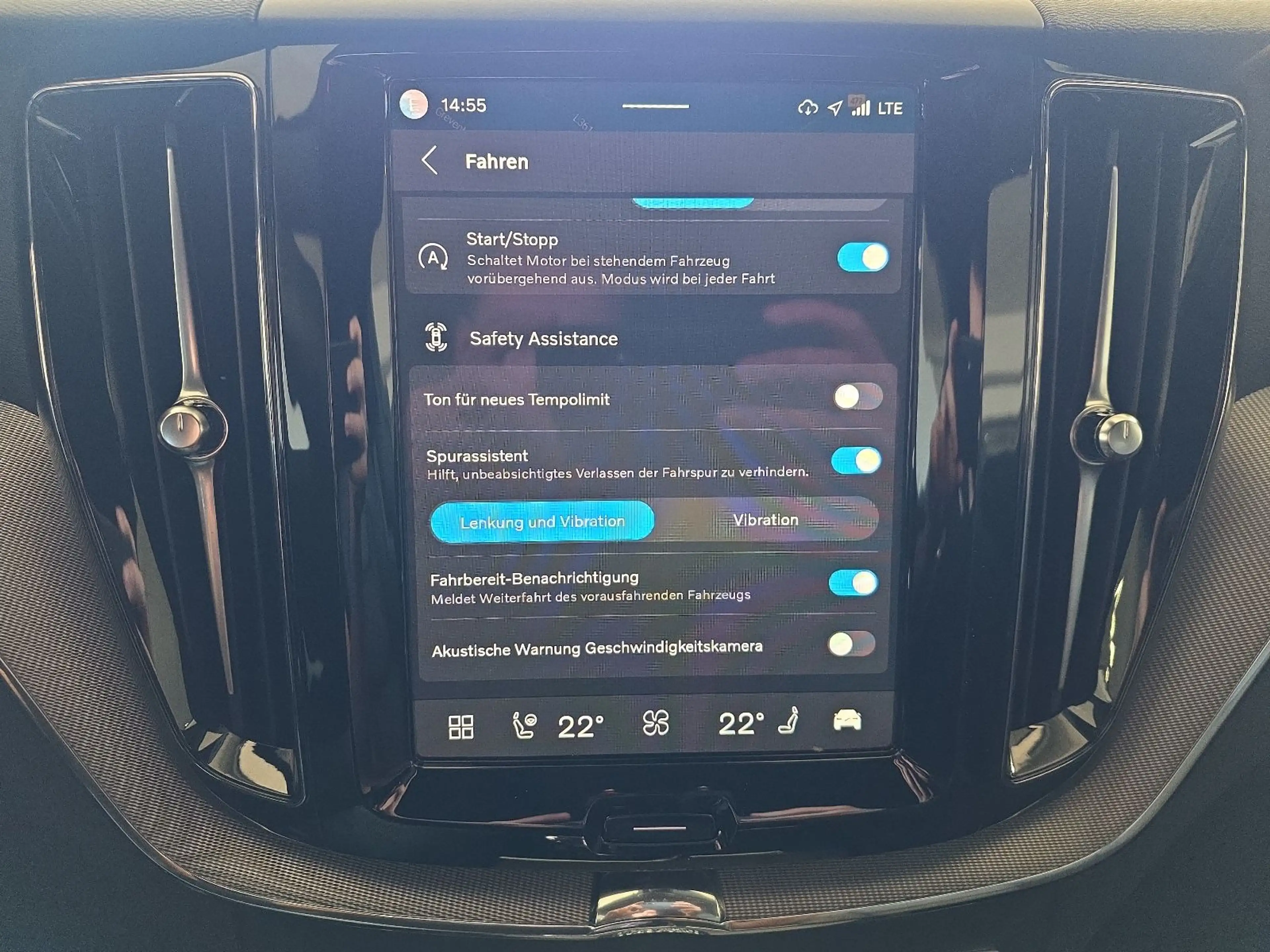 Volvo XC60 B5 Plus Black Edition AWD BLIS AHK Nappa — photo 31