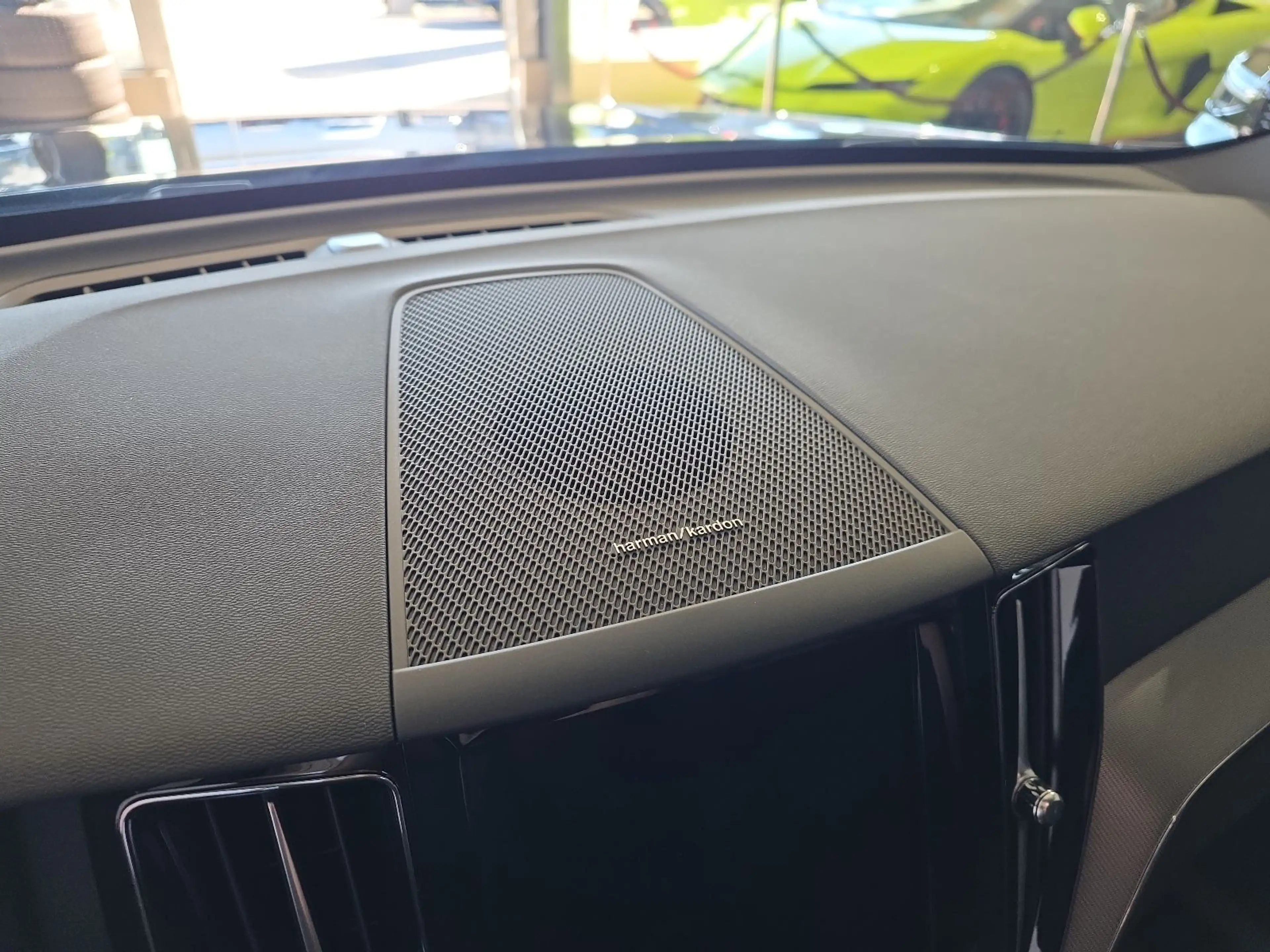 Volvo XC60 B5 Plus Black Edition AWD BLIS AHK Nappa — photo 19