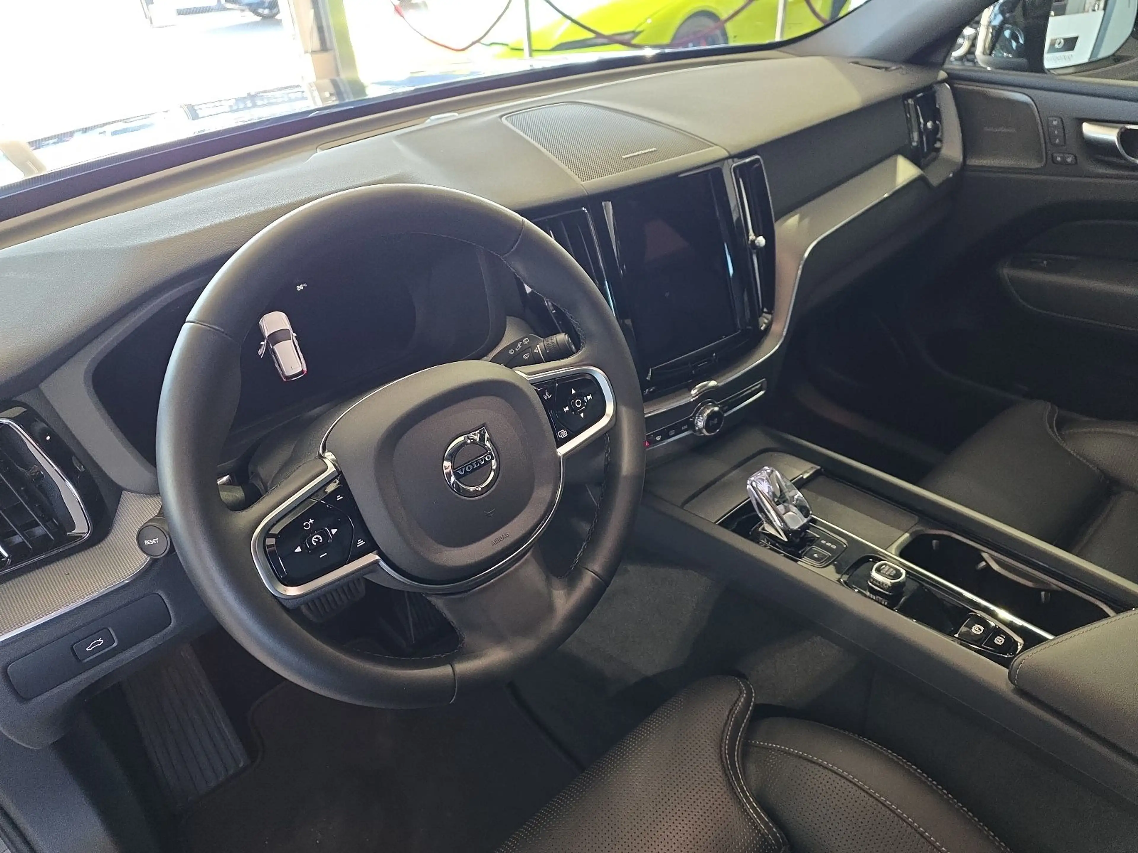 Volvo XC60 B5 Plus Black Edition AWD BLIS AHK Nappa — photo 22