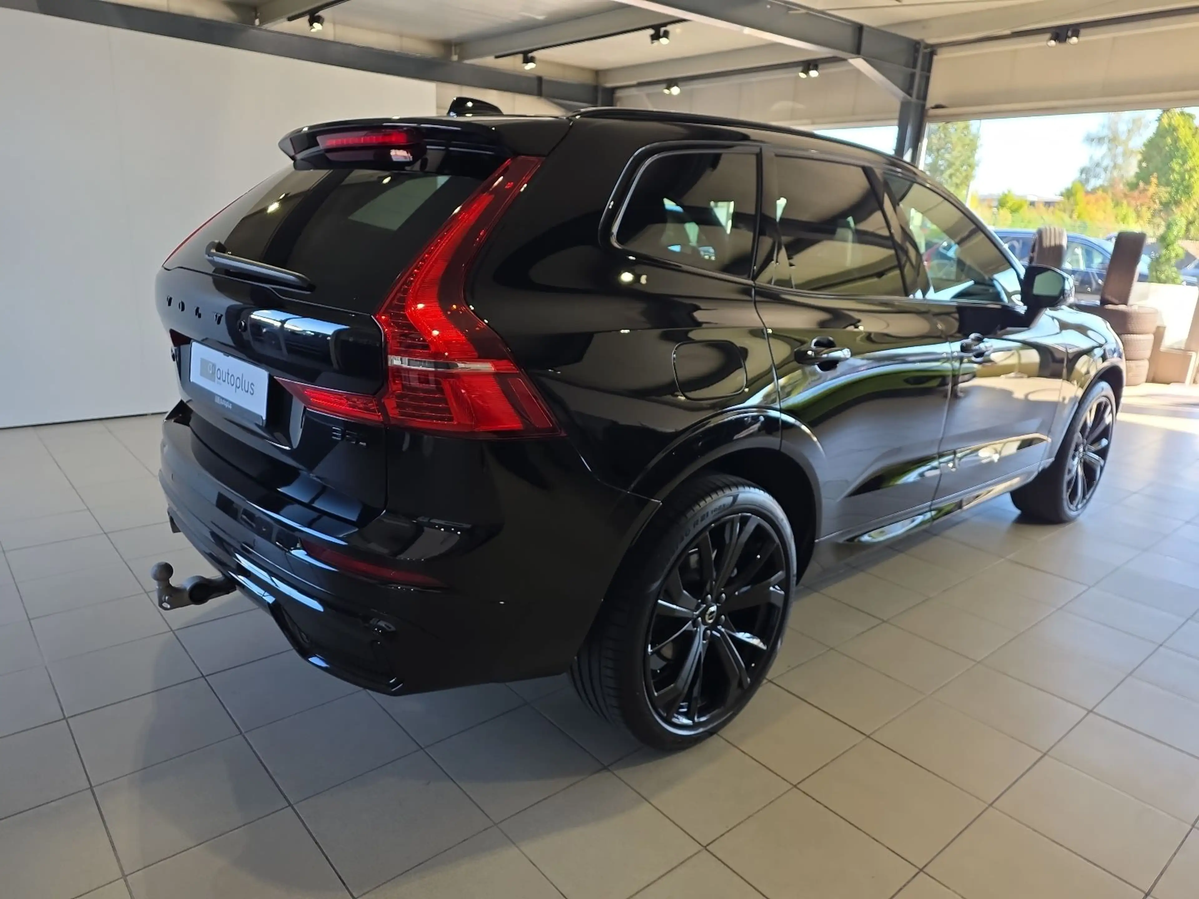 Volvo XC60 B5 Plus Black Edition AWD BLIS AHK Nappa — photo 6