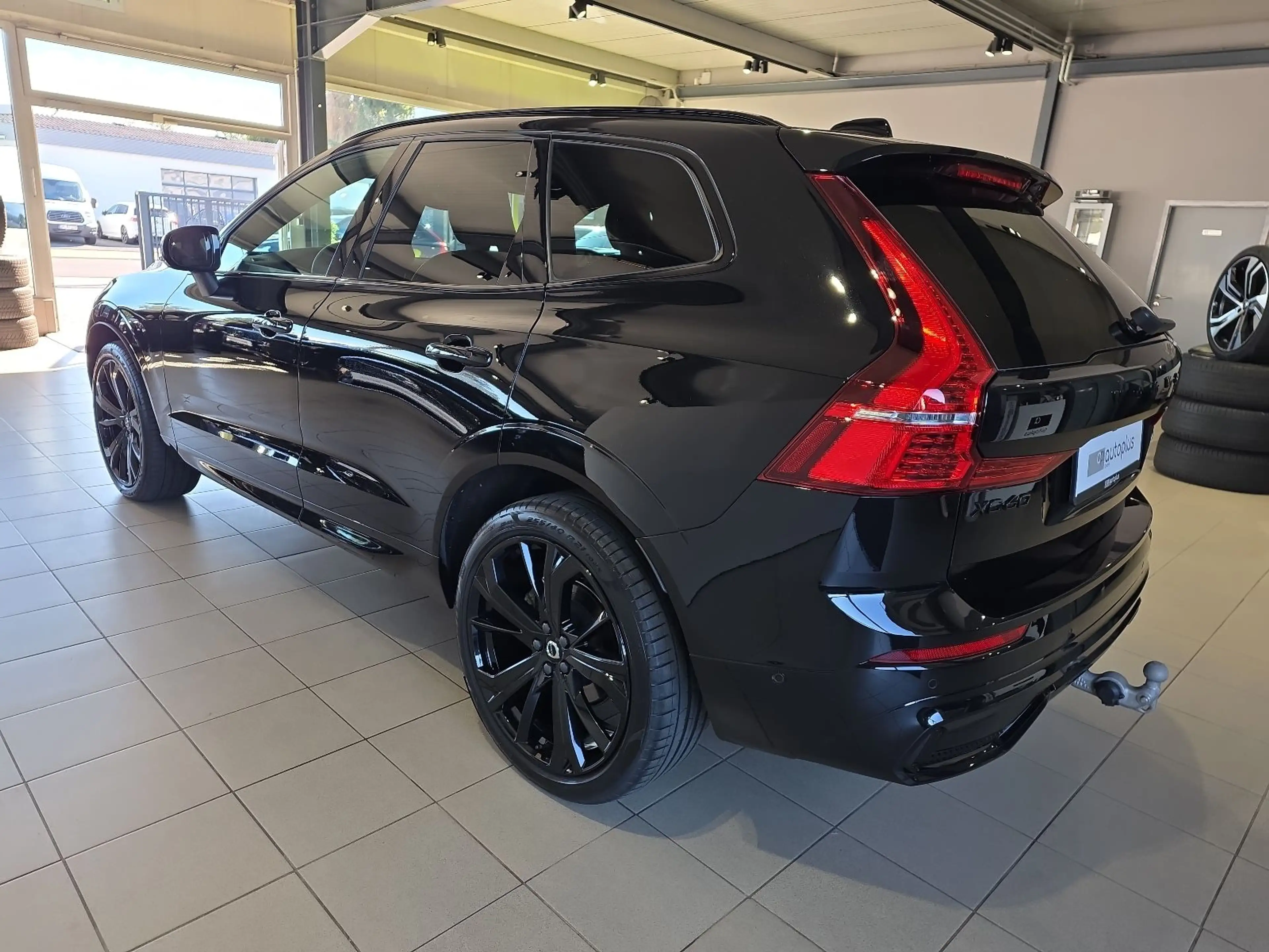 Volvo XC60 B5 Plus Black Edition AWD BLIS AHK Nappa — photo 10