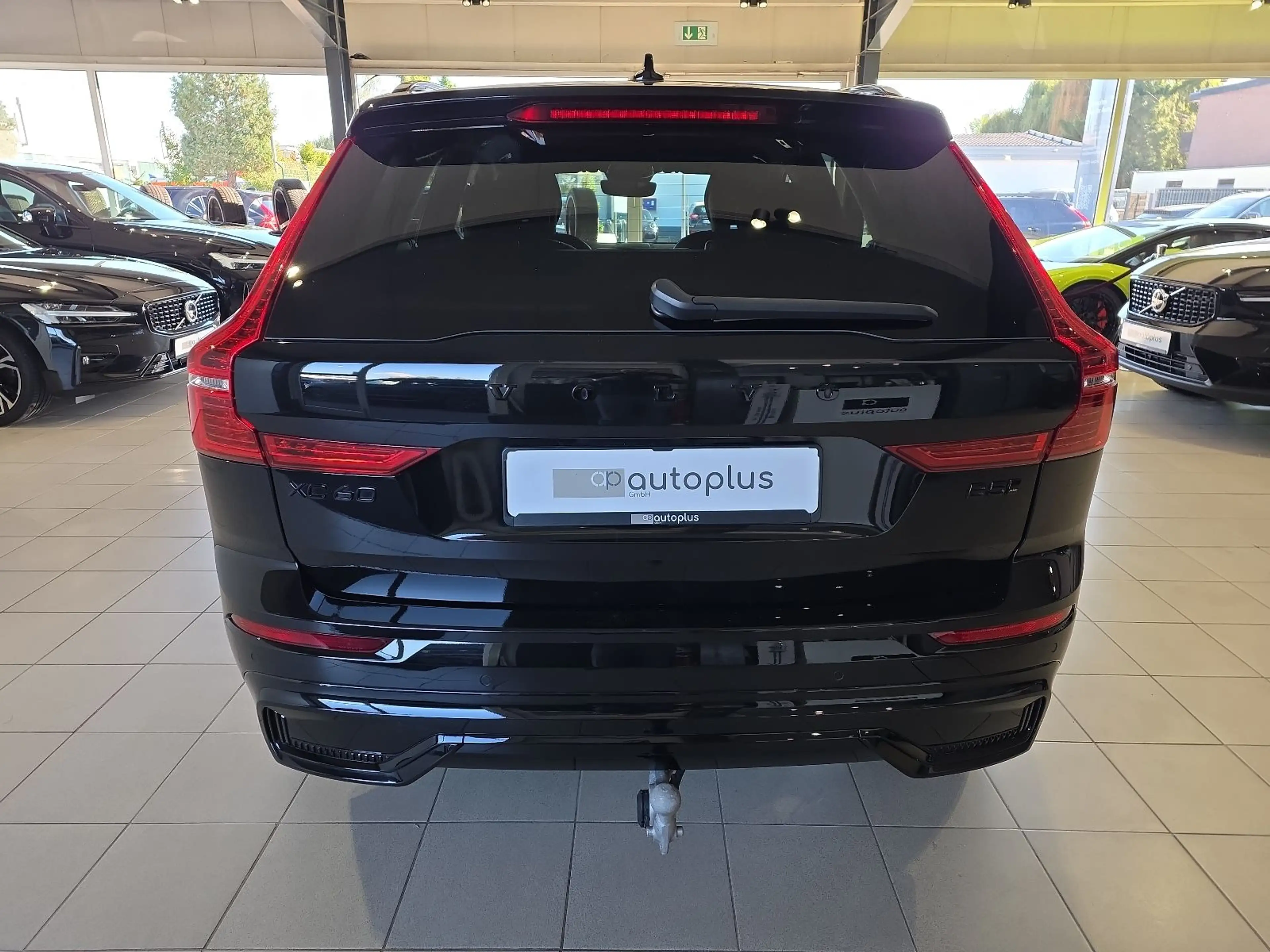 Volvo XC60 B5 Plus Black Edition AWD BLIS AHK Nappa — photo 8