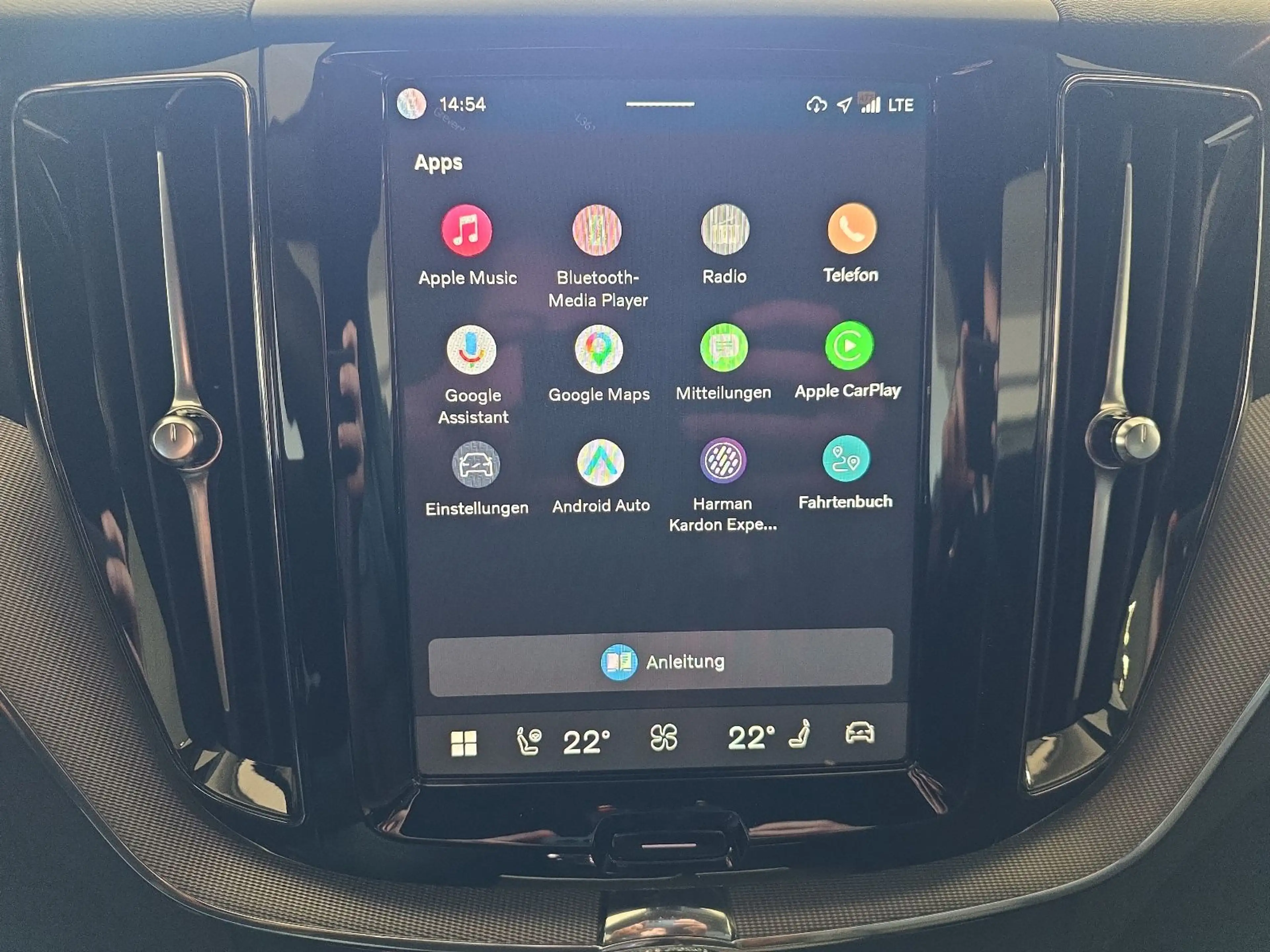 Volvo XC60 B5 Plus Black Edition AWD BLIS AHK Nappa — photo 26