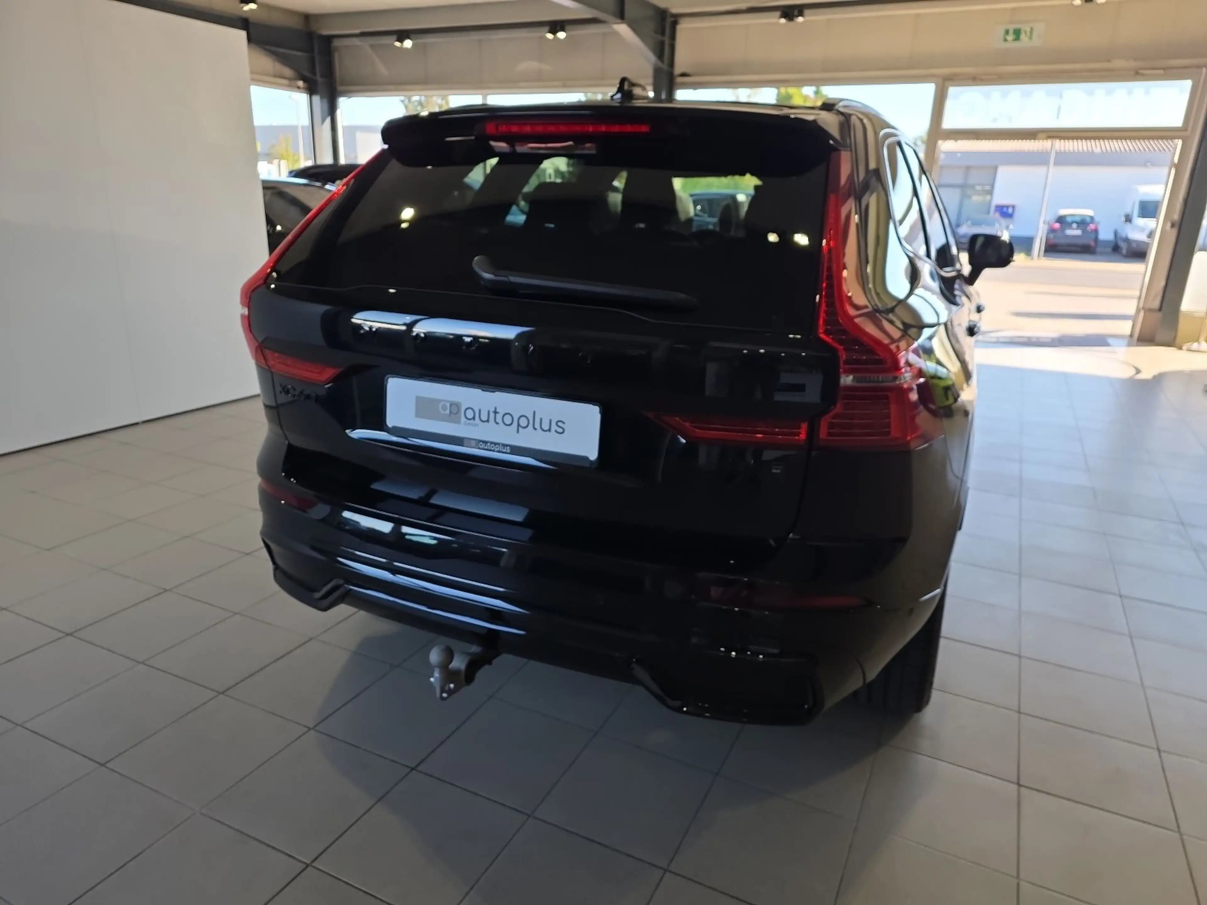 Volvo XC60 B5 Plus Black Edition AWD BLIS AHK Nappa — photo 7