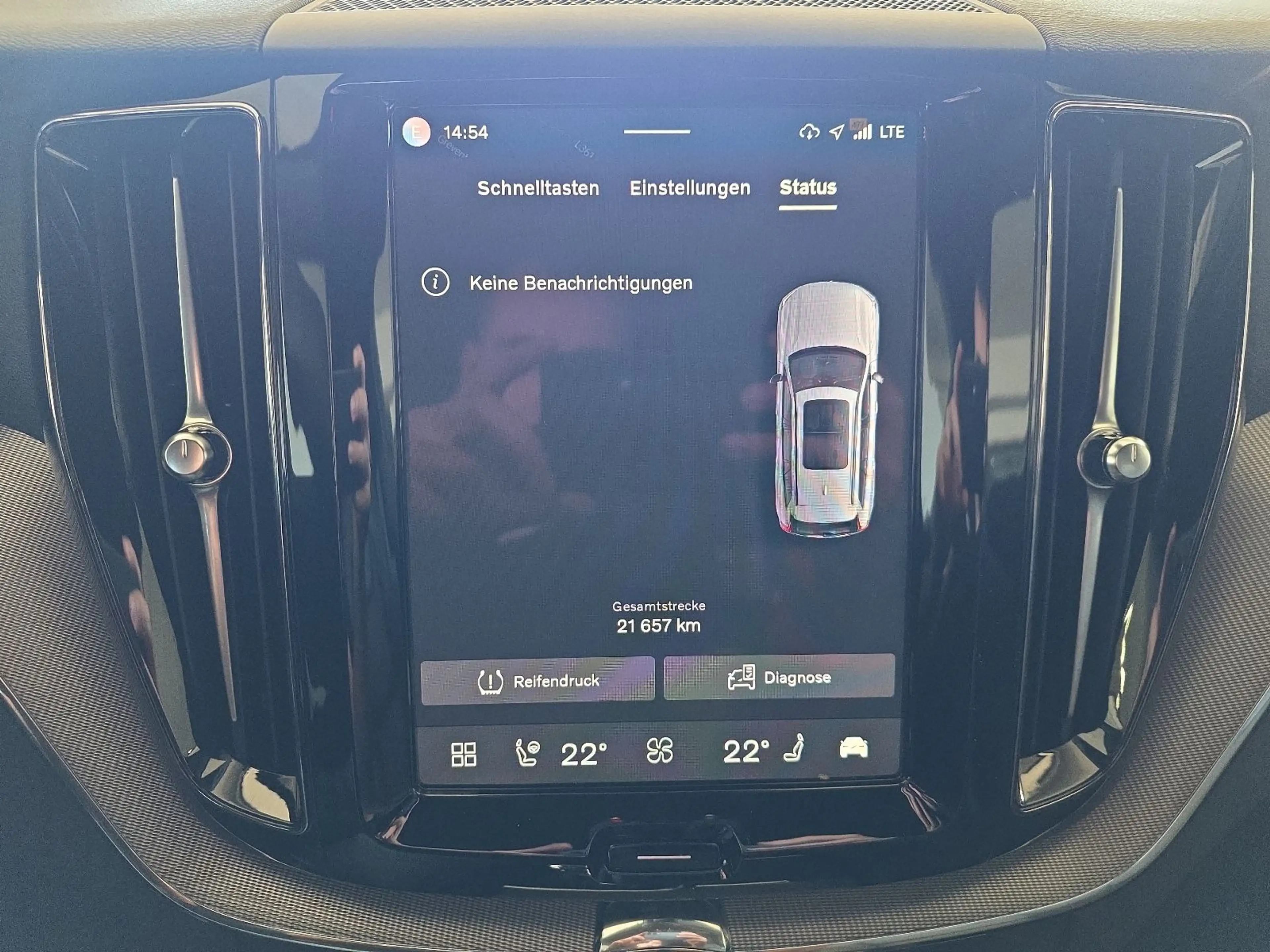 Volvo XC60 B5 Plus Black Edition AWD BLIS AHK Nappa — photo 28