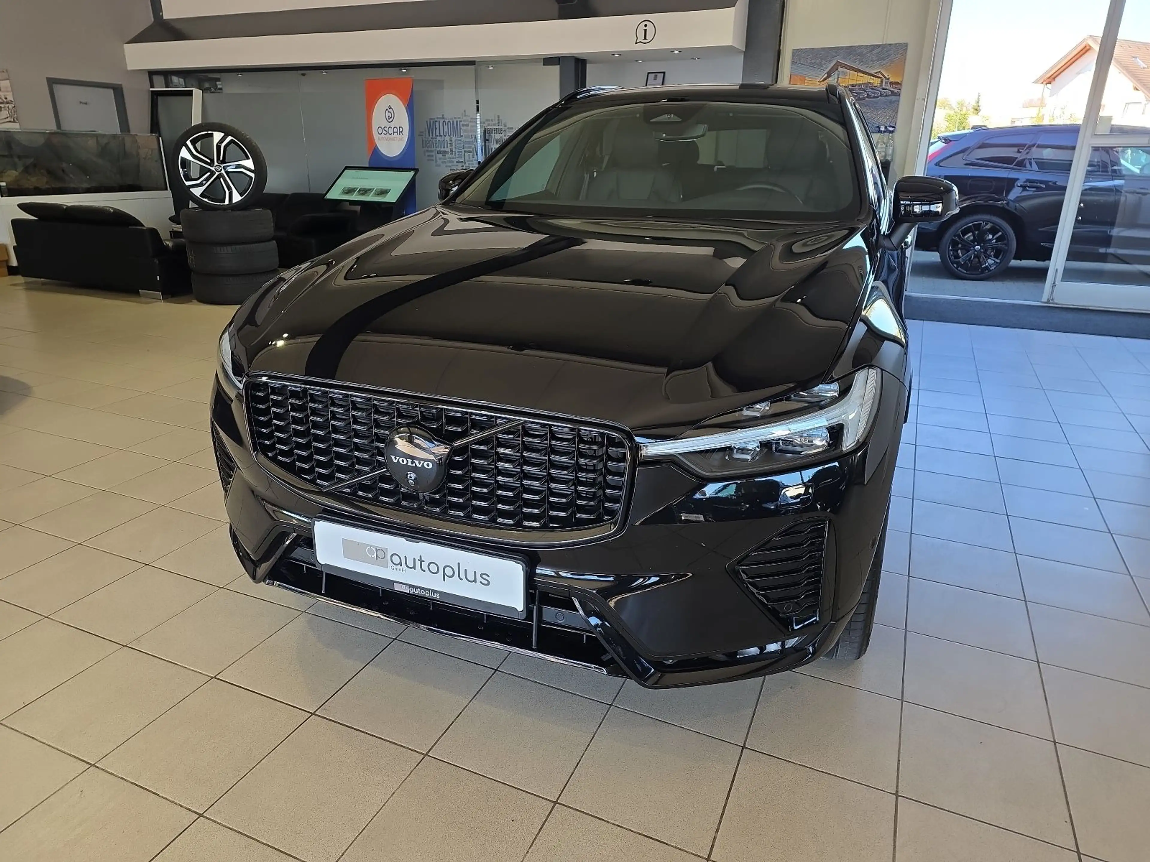 Volvo XC60 B5 Plus Black Edition AWD BLIS AHK Nappa — photo 2