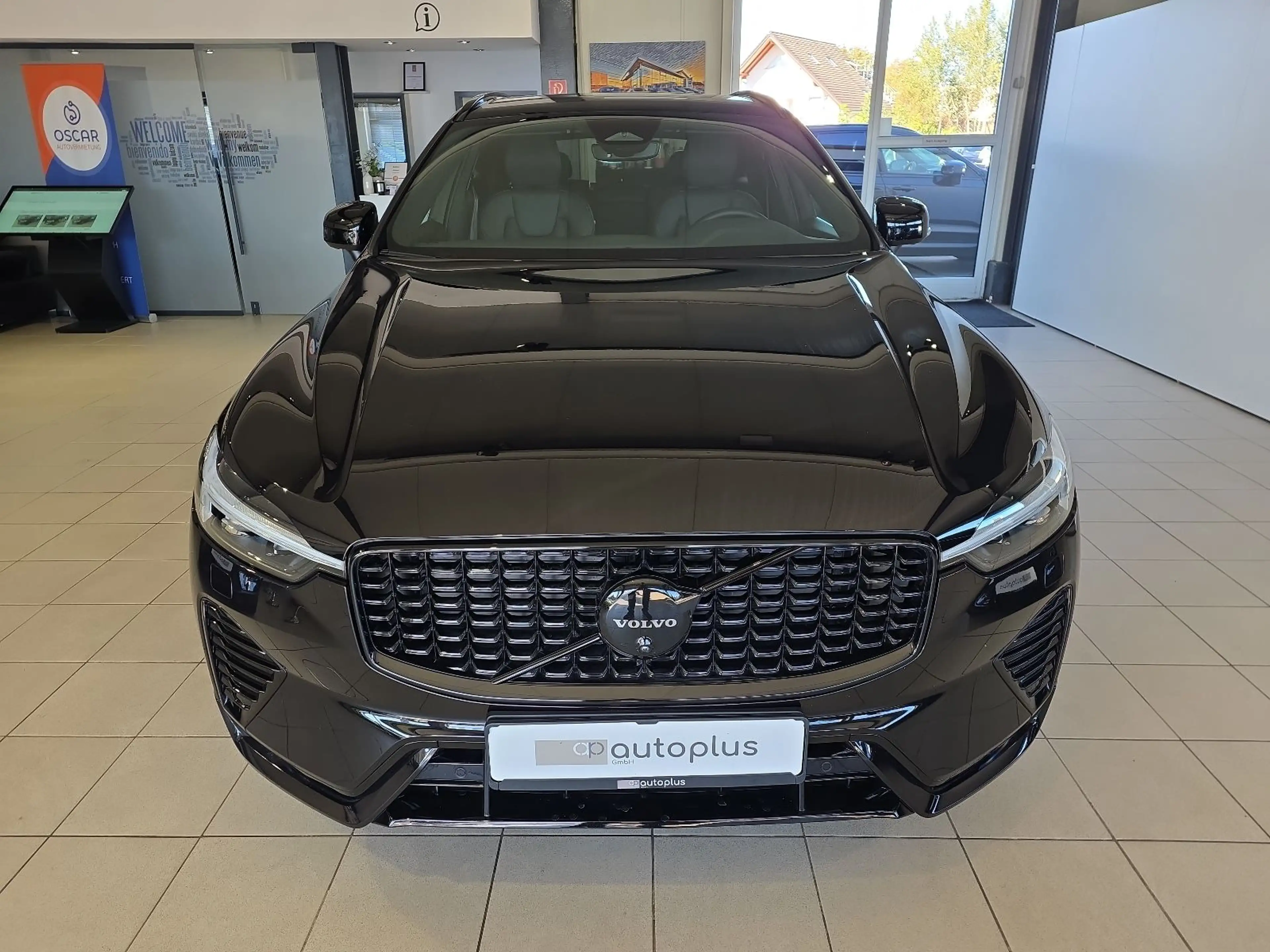 Volvo XC60 B5 Plus Black Edition AWD BLIS AHK Nappa — photo 3