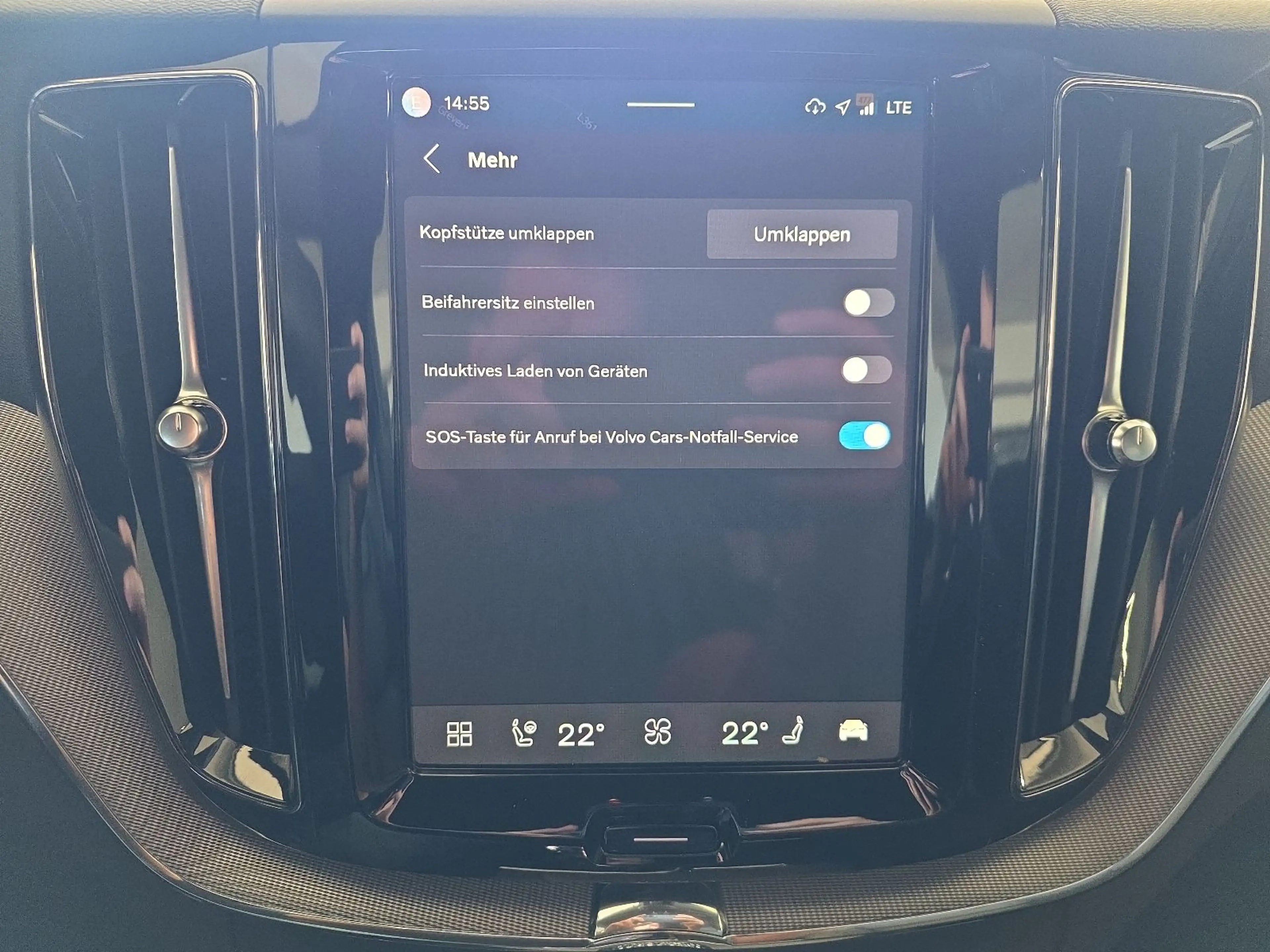 Volvo XC60 B5 Plus Black Edition AWD BLIS AHK Nappa — photo 32