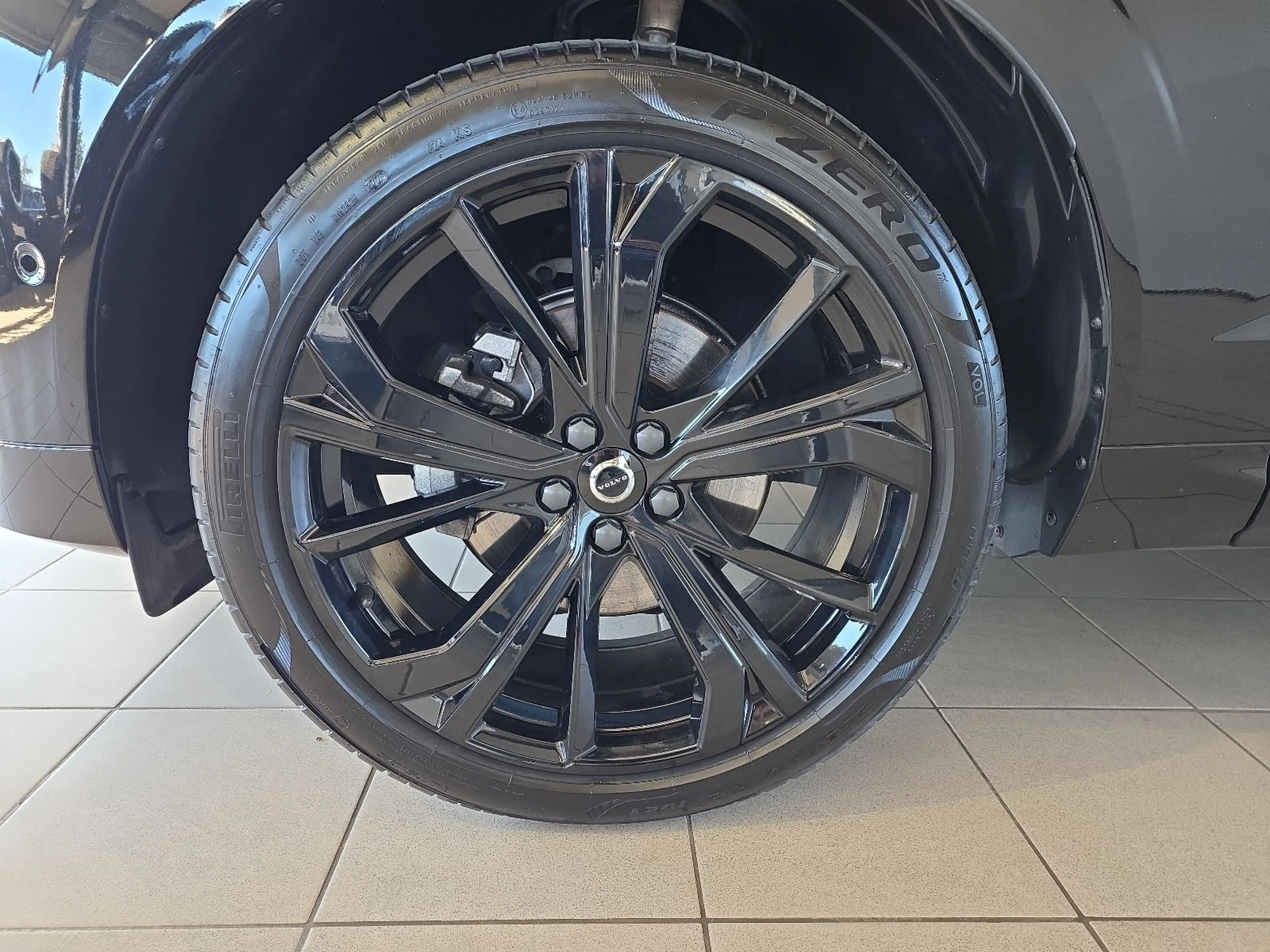 Volvo XC60 B5 Plus Black Edition AWD BLIS AHK Nappa — photo 35