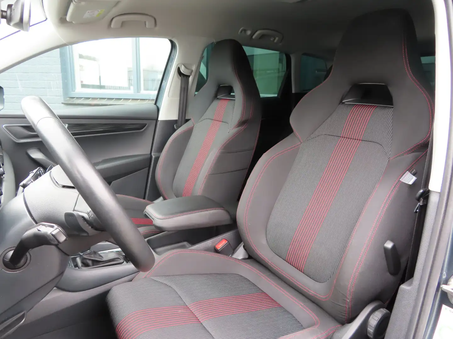 Skoda Karoq 1.0 TSI Style DSG | sportstoelen | virtual cockpit Grau - 2