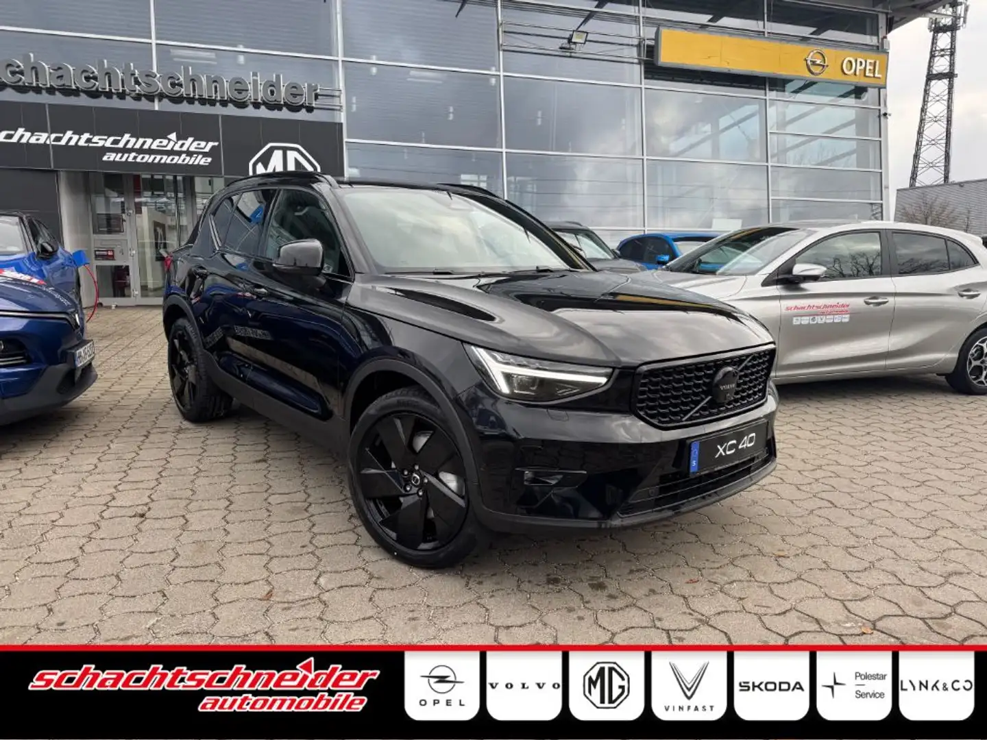 Volvo XC40 B3 B DKG Plus Black Edition Чёрный - 1