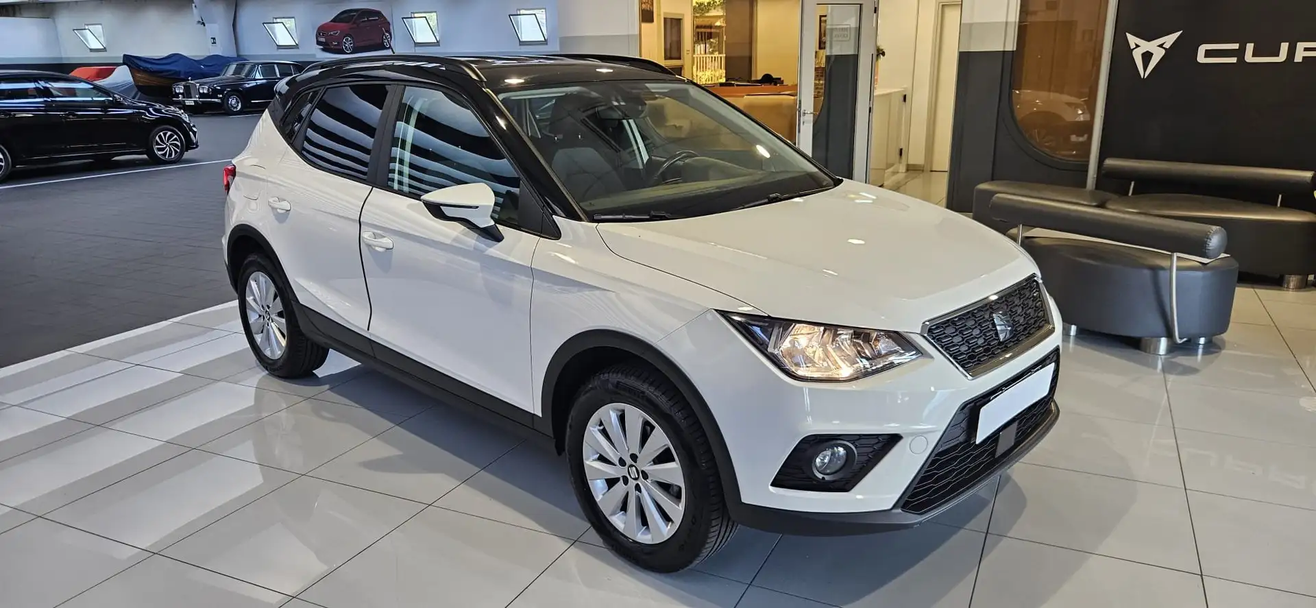 SEAT Arona Arona 1.0 ecotsi Style 95cv Blanc - 1