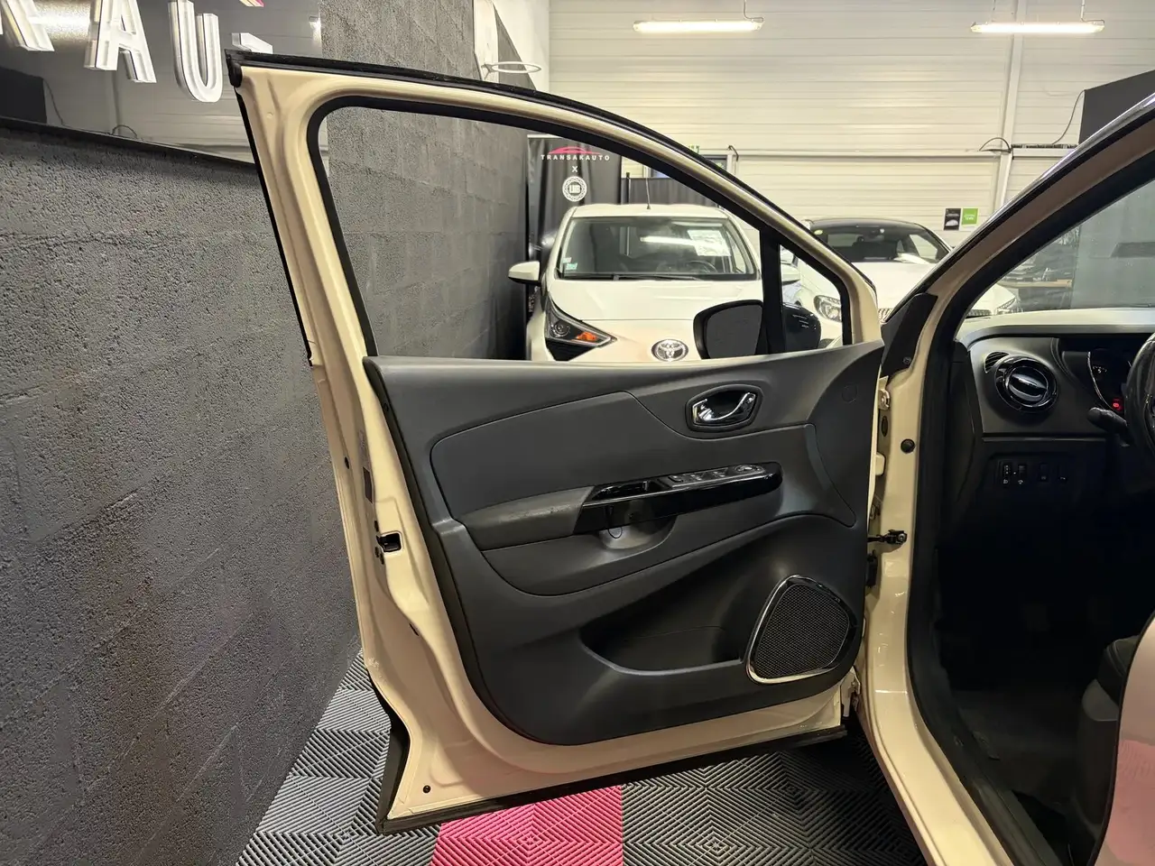 Renault Captur — photo 30