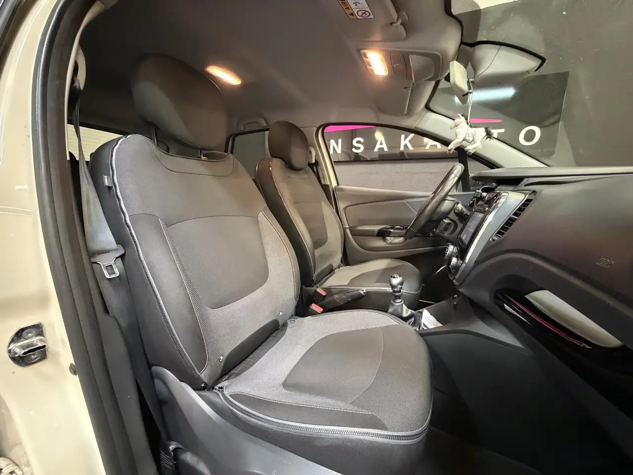 Renault Captur — photo 12