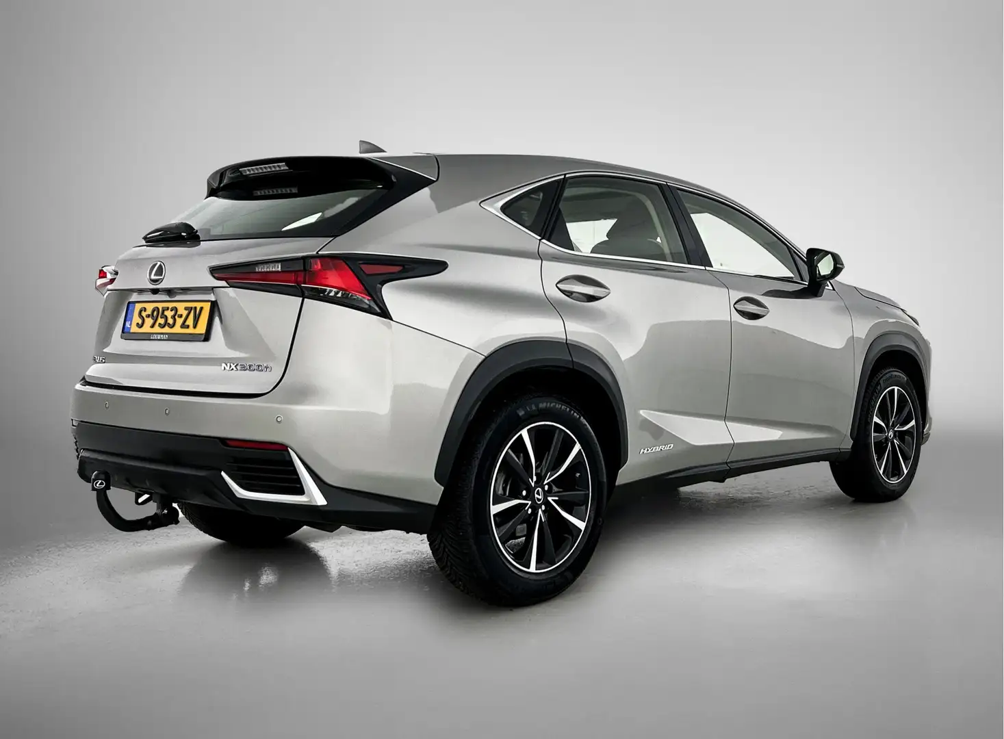 Lexus NX 300h AWD Sport Edition | Apple CarPlay / Android Auto | Grijs - 2