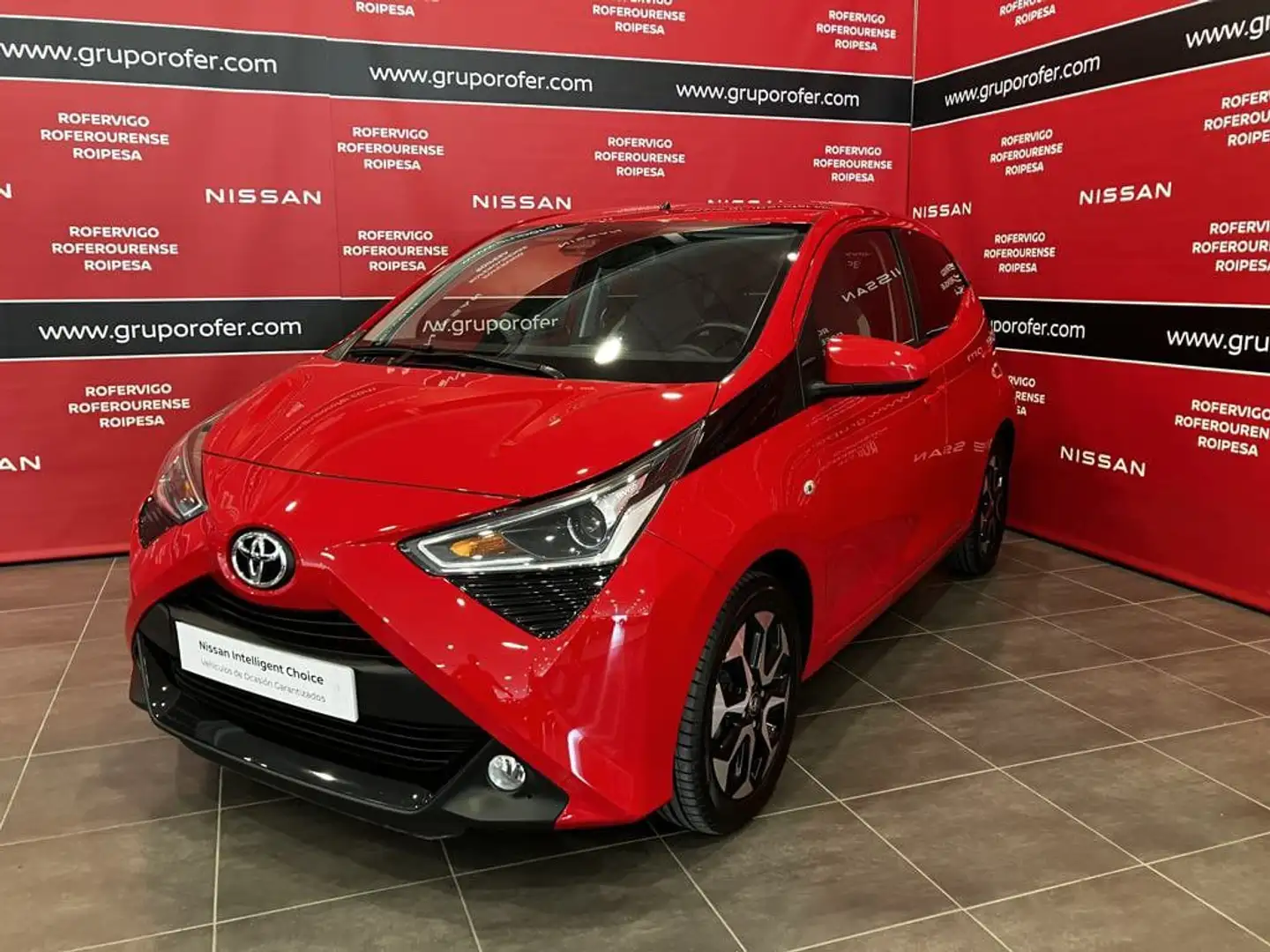 Toyota Aygo 70 x-play Rood - 1