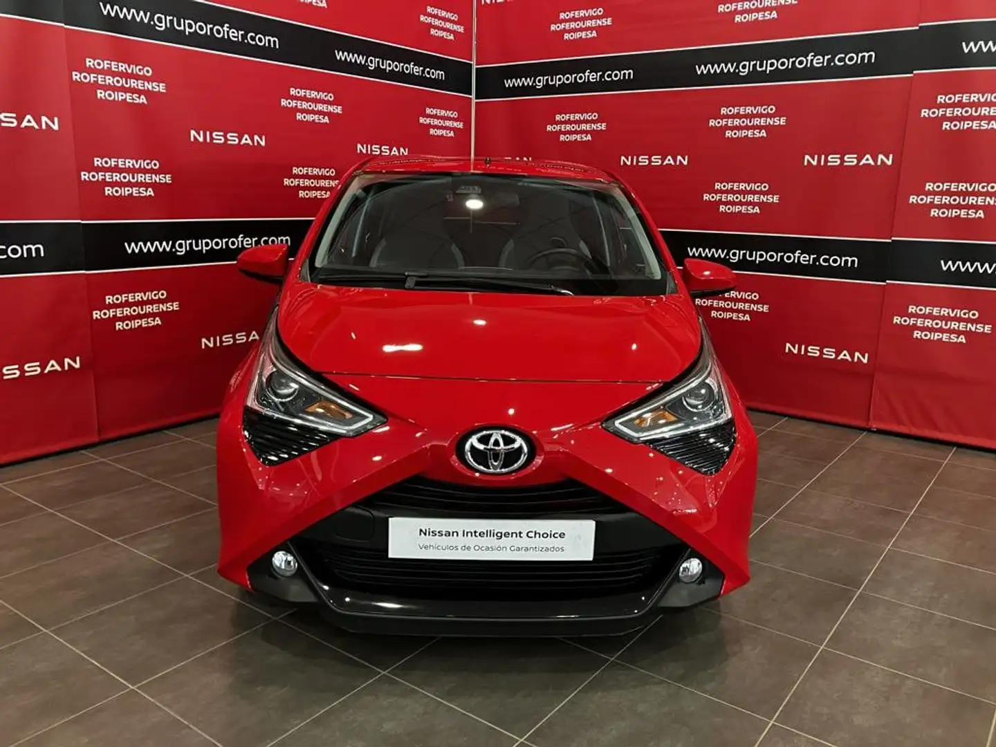 Toyota Aygo 70 x-play Rood - 2