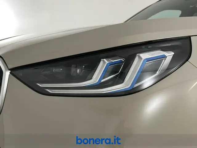 BMW X3 view 10