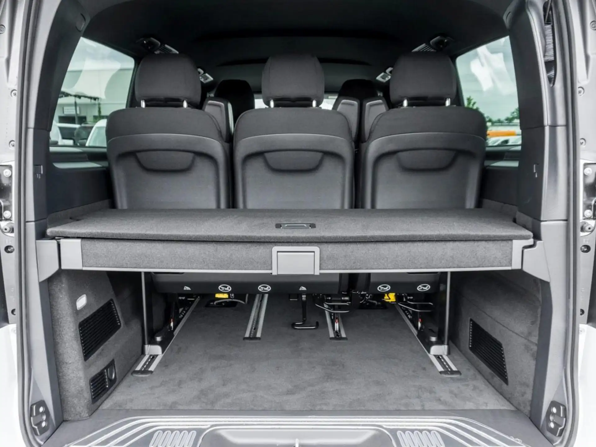 벤츠 Mercedes-Benz V 300 d STYLE Lang AMG Standhzg Distronic AHK 2026 흰색 사진 6